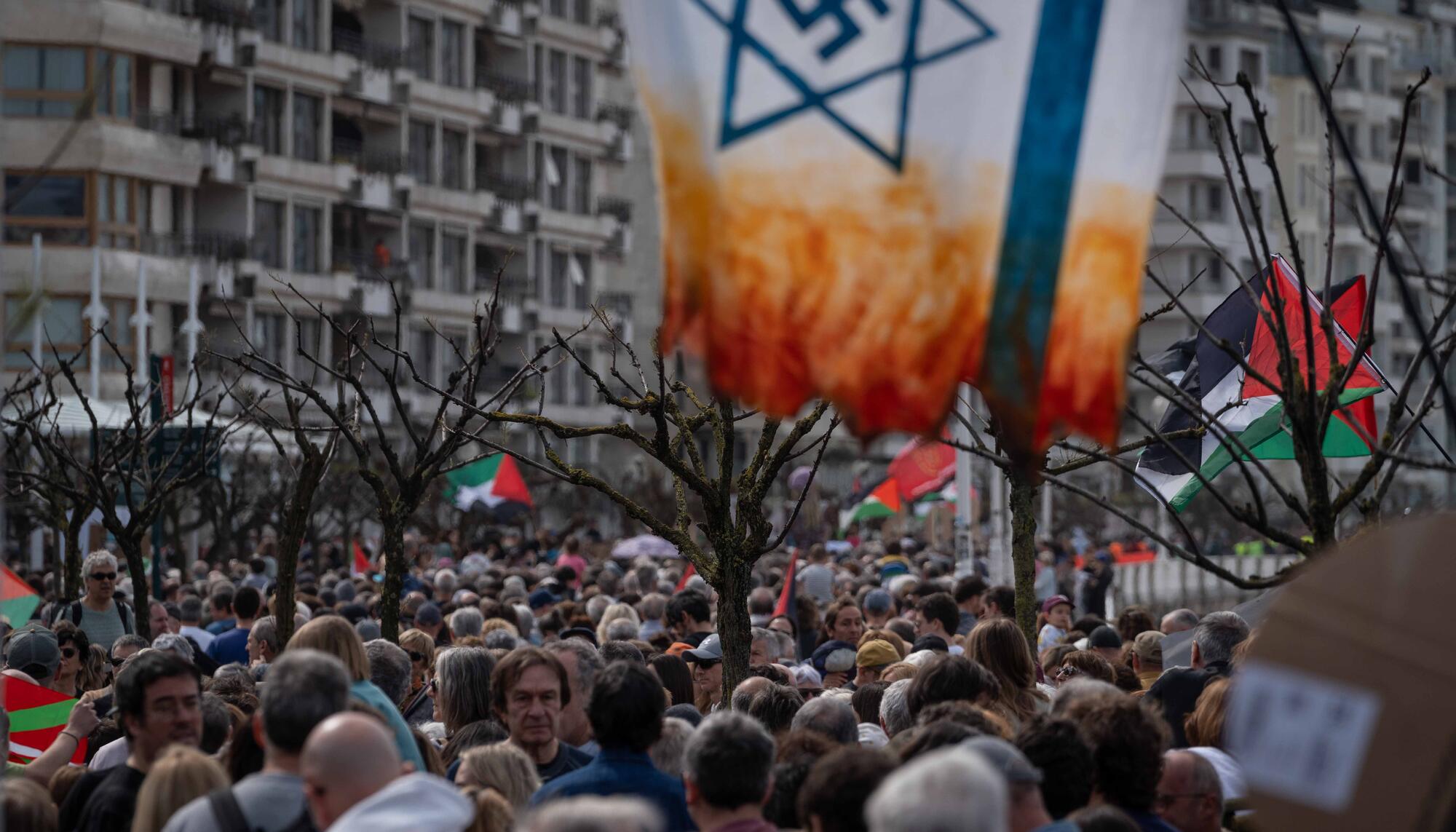 Manifestación en Donostia contra el genocidio de Israel en Palestina - 4
