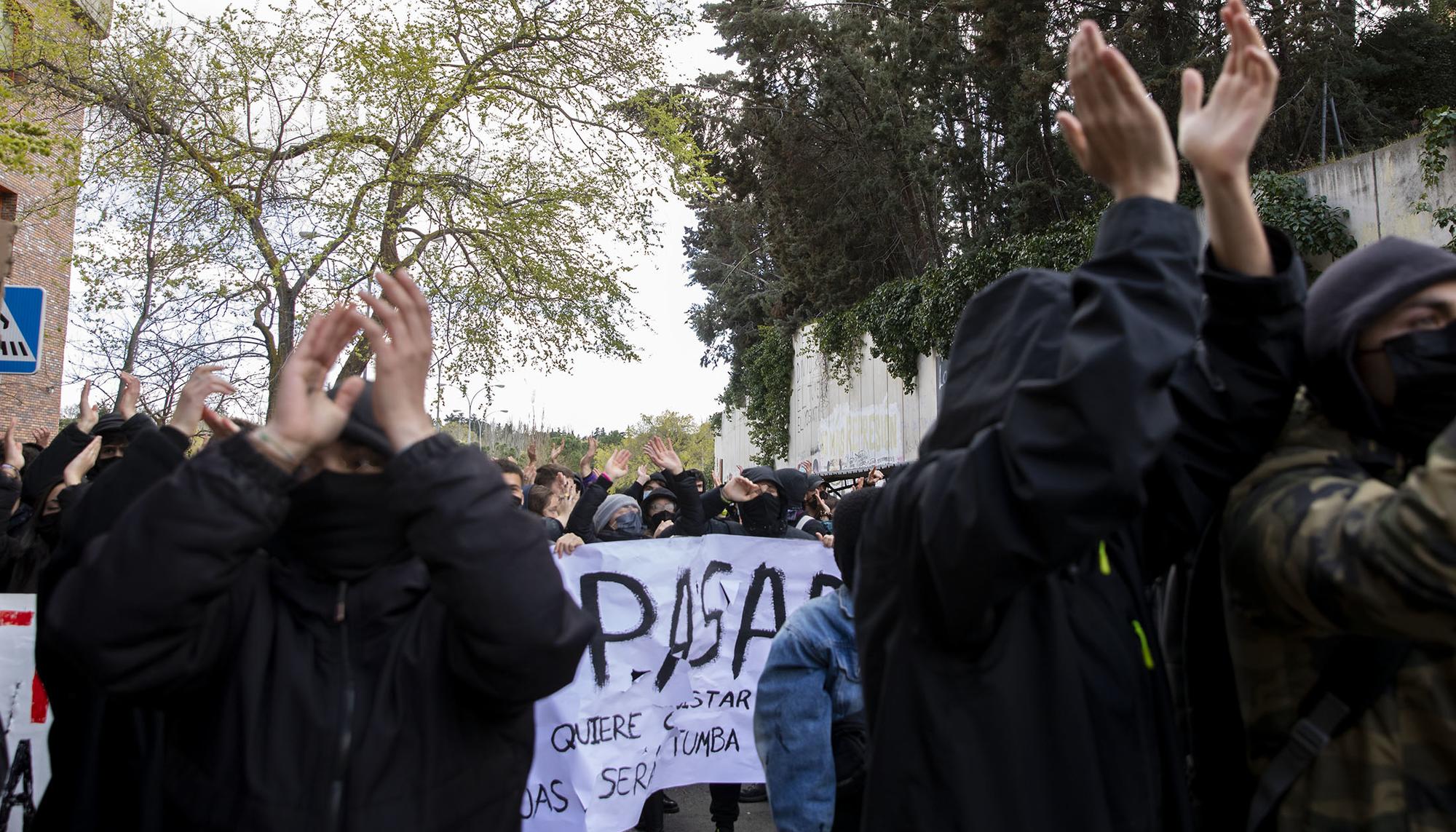 Antifascistas Universidad Politicas Ortega Smith - 3