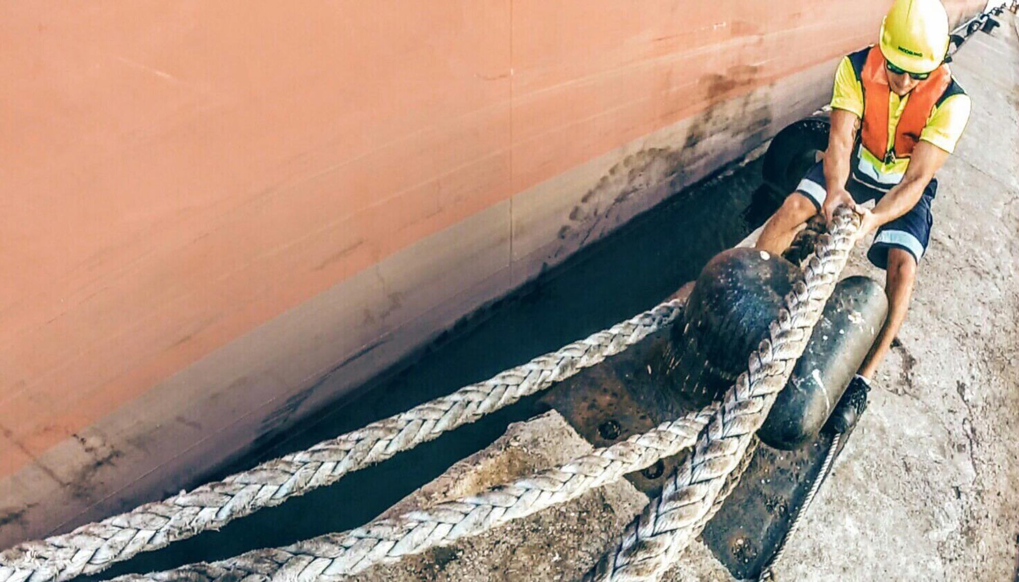 Trabajador en el Puerto de Barcelona