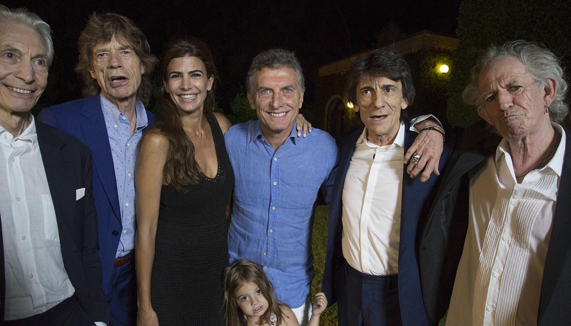 El presidente argentino Mauricio Macri posa con los Rolling Stones