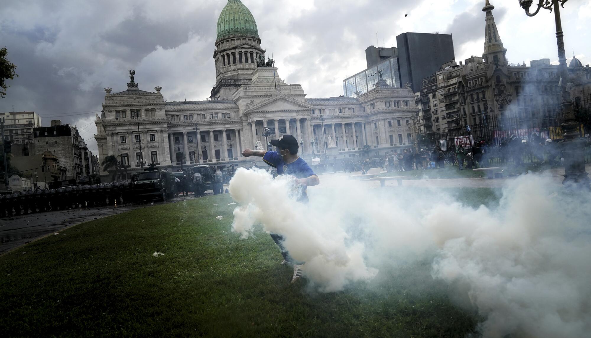 Protesta jubilados en Argentina represión - 7
