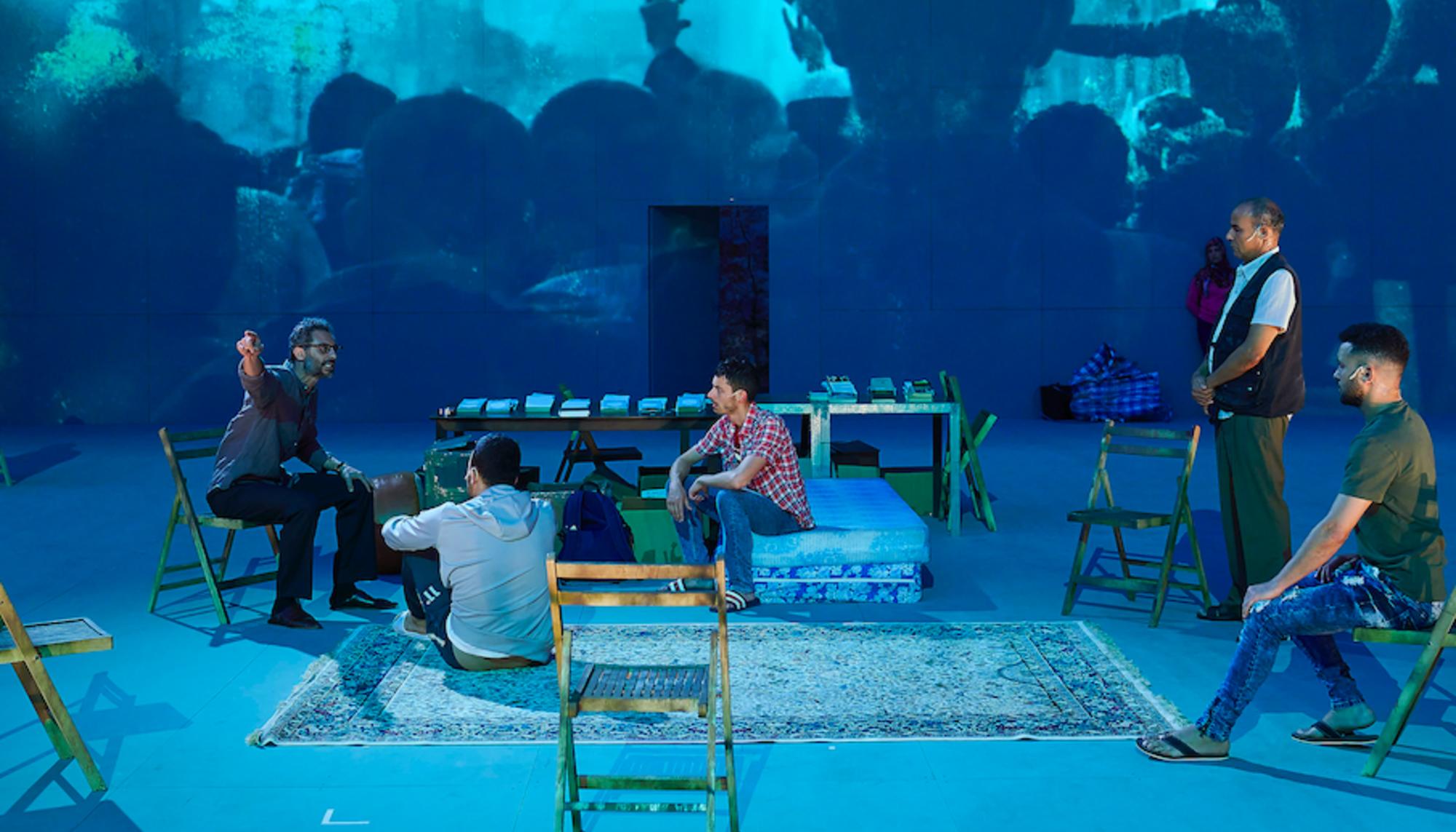 Una escena de la obra ‘Carrer Robadors’, dirigida por Julio Manrique a partir de la novela de Mathias Enard
