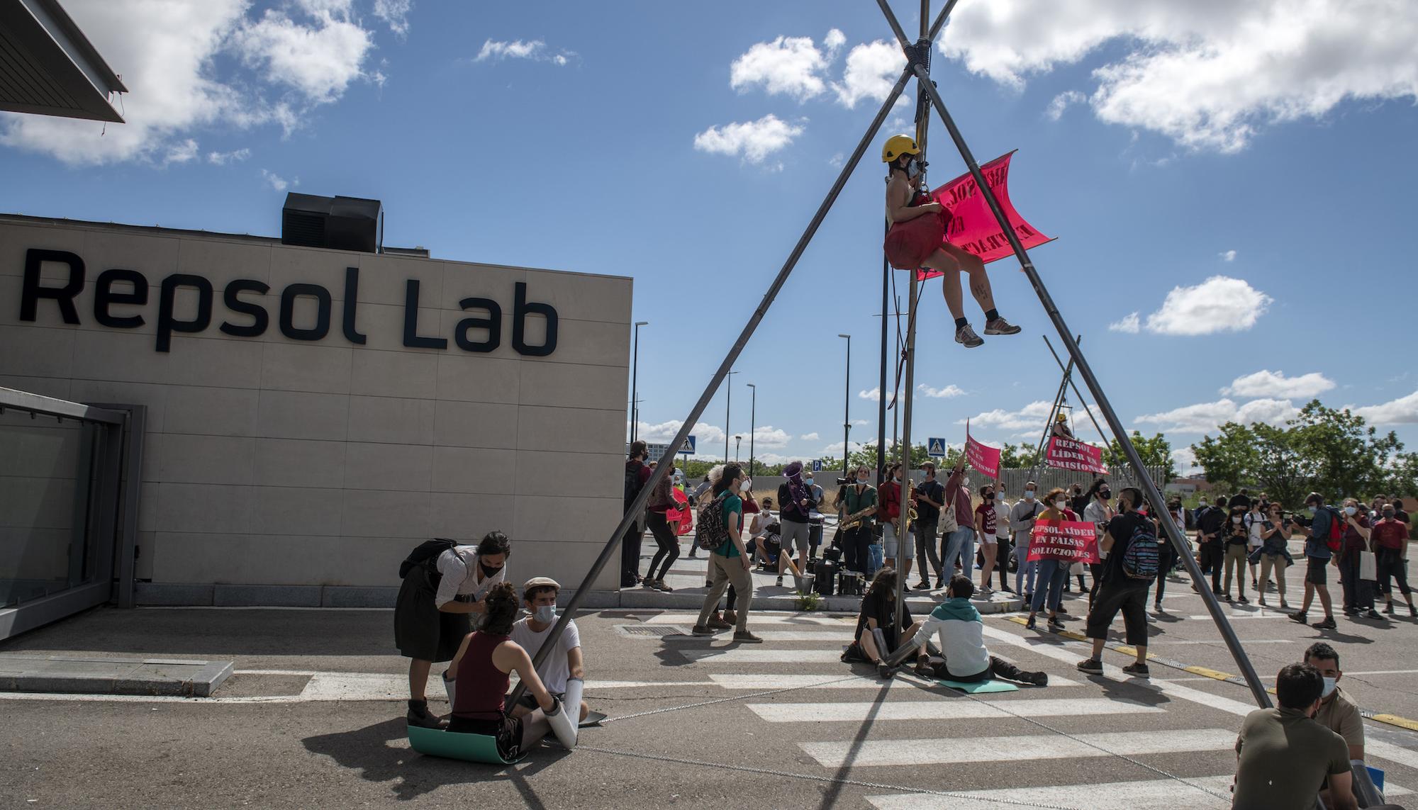 Rebelión por el Clima bloquea la sede de Repsol en Móstoles - 3