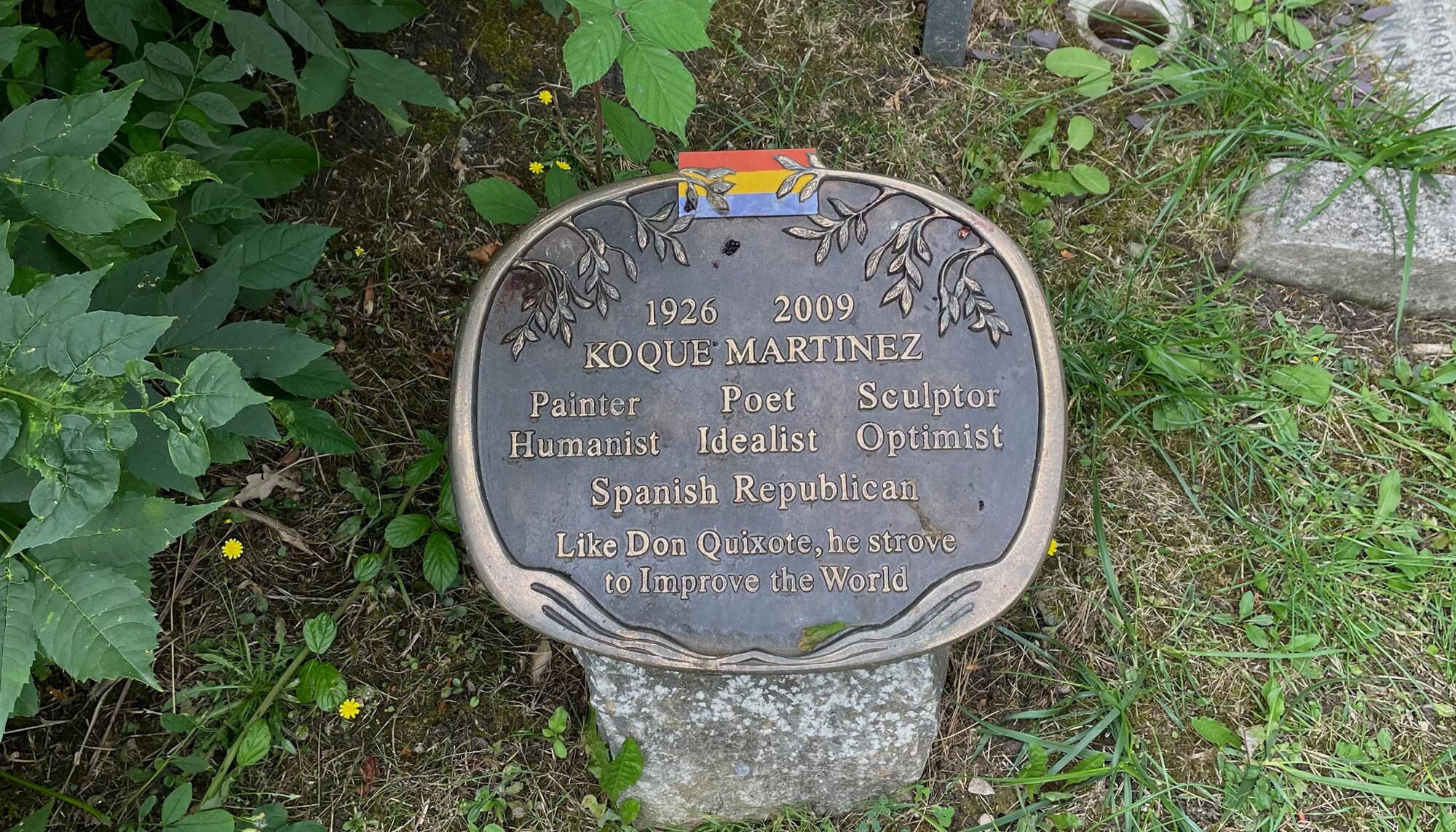 Lápida de la tumba de Koque Martínez en el cementerio londinense de Highgate