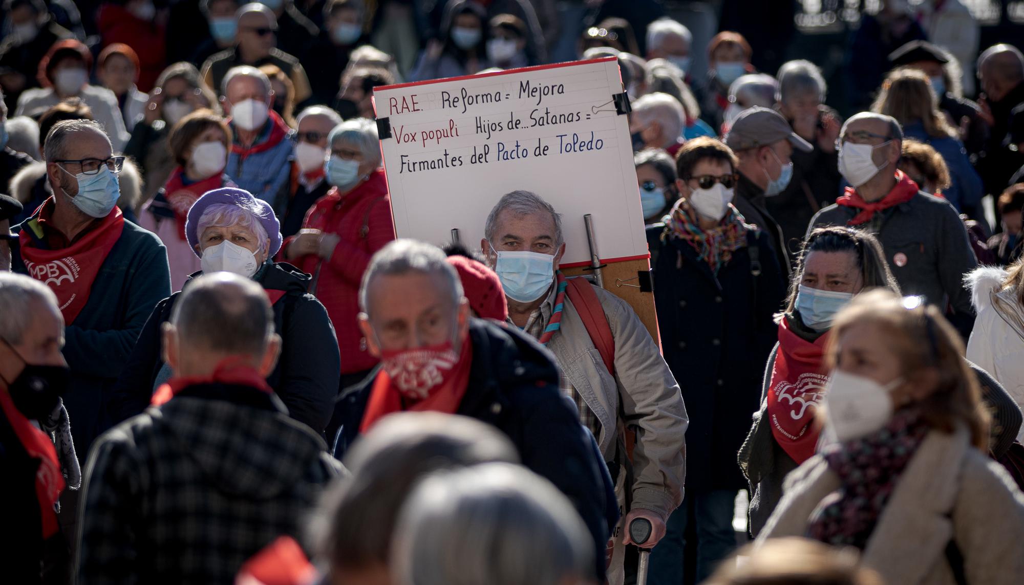 Manifestación cuarto aniversario Movimiento Pensionistas en Bilbao - 16