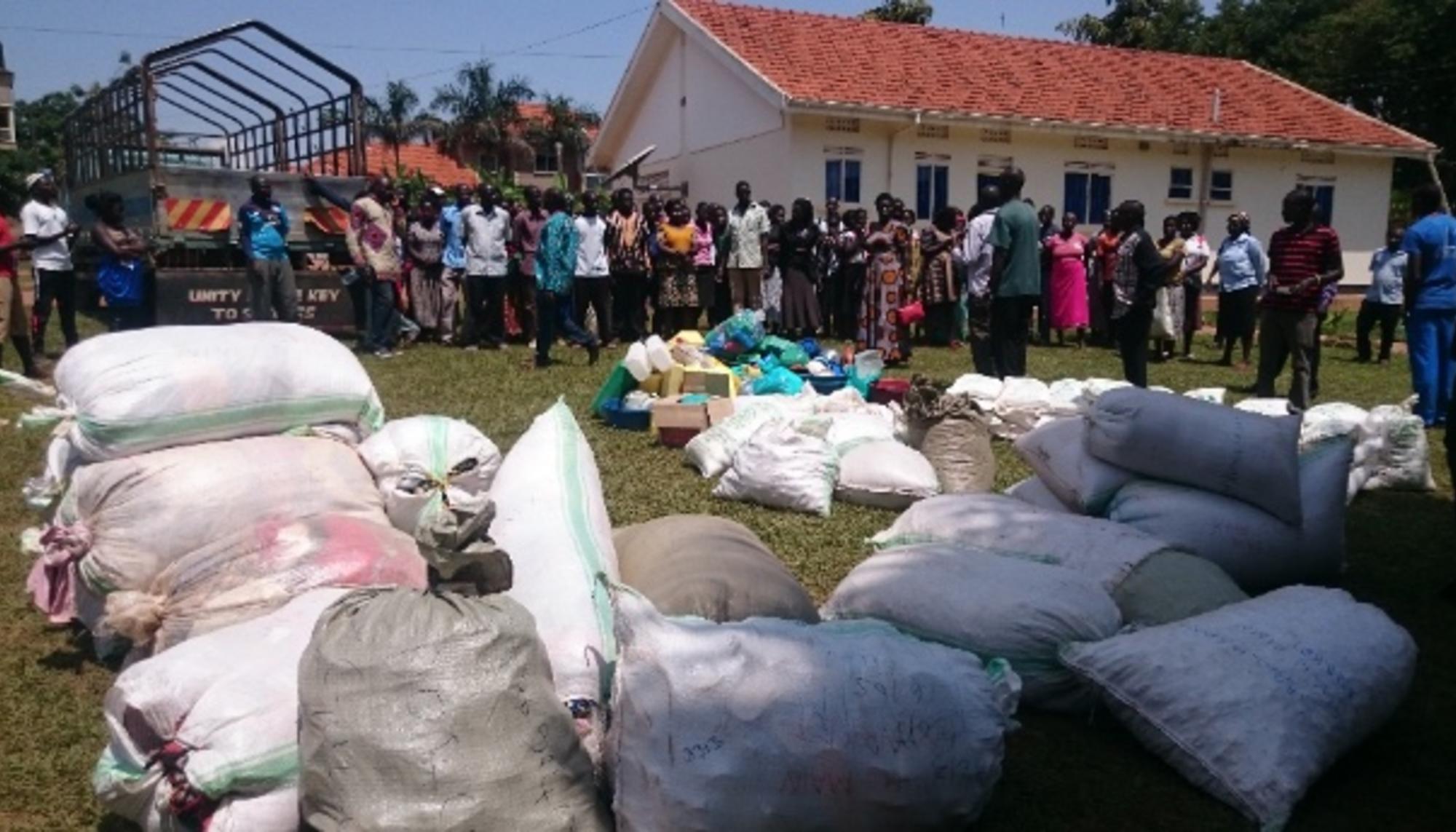 Encierro de la comunidad apaa en Uganda.