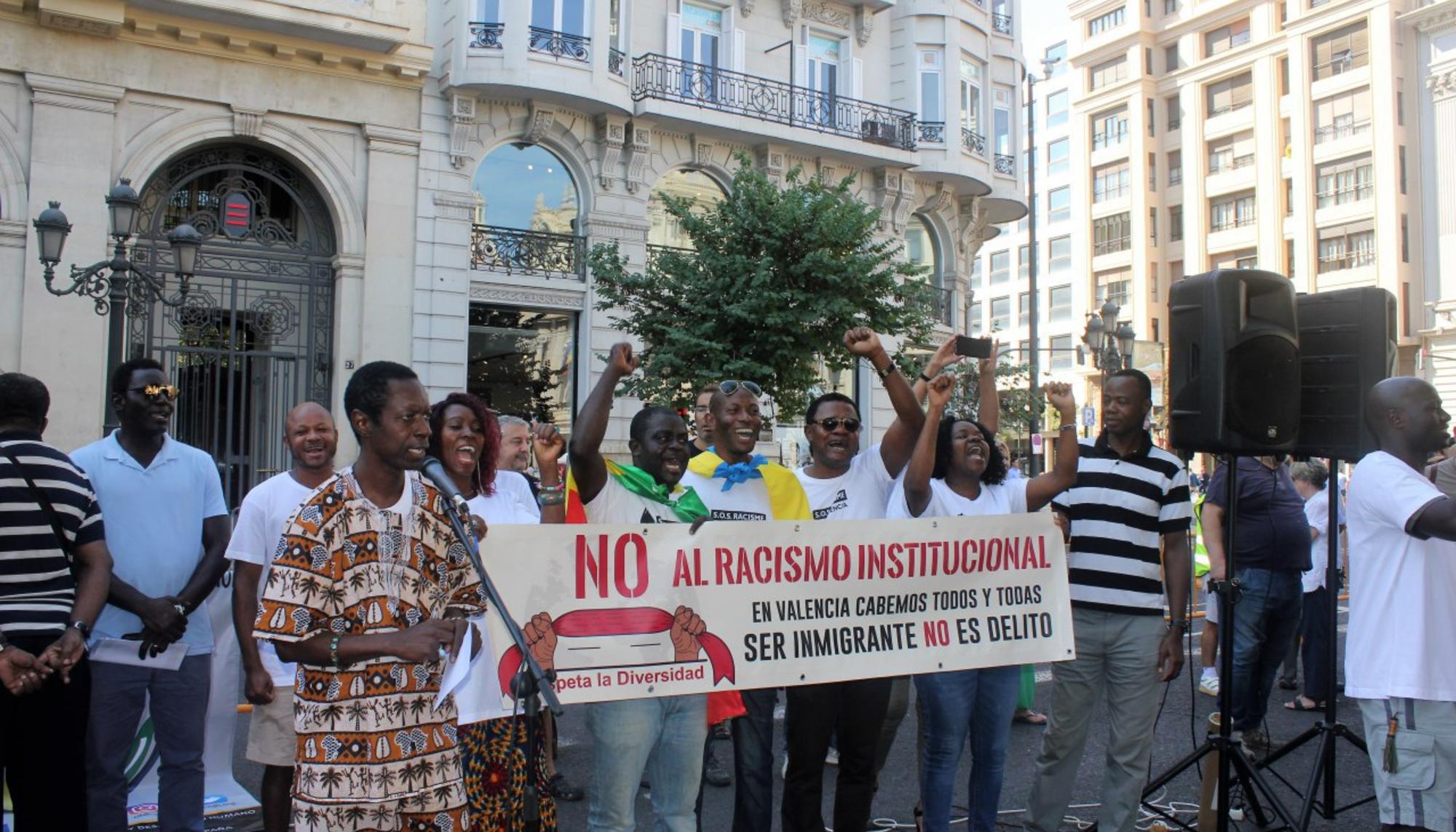 No al racismo institucional
