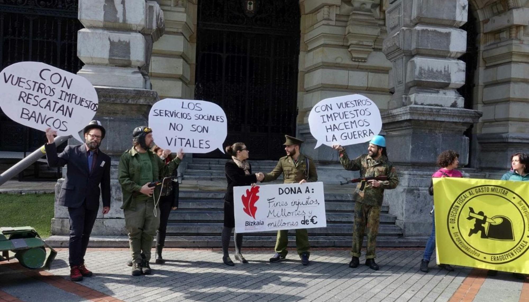 Acción denuncia gasto militar Bilbao