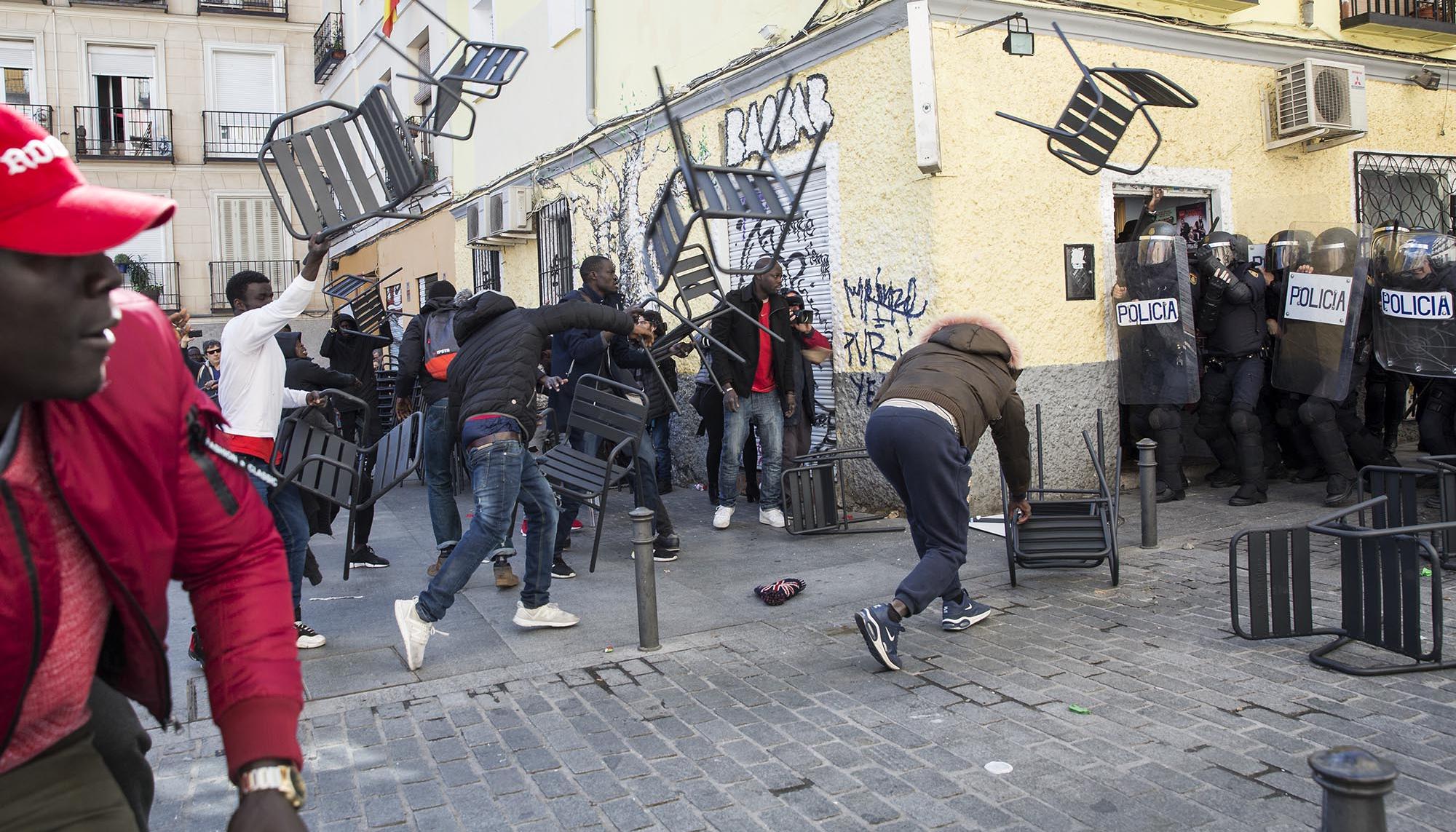 Mame Mbaye protestas cónsul 5