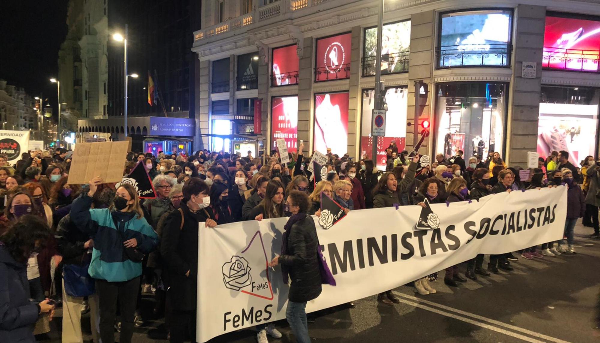 8M en madrid 2022. Manifestación con el lema: El feminismo es abolicionista.  - 3