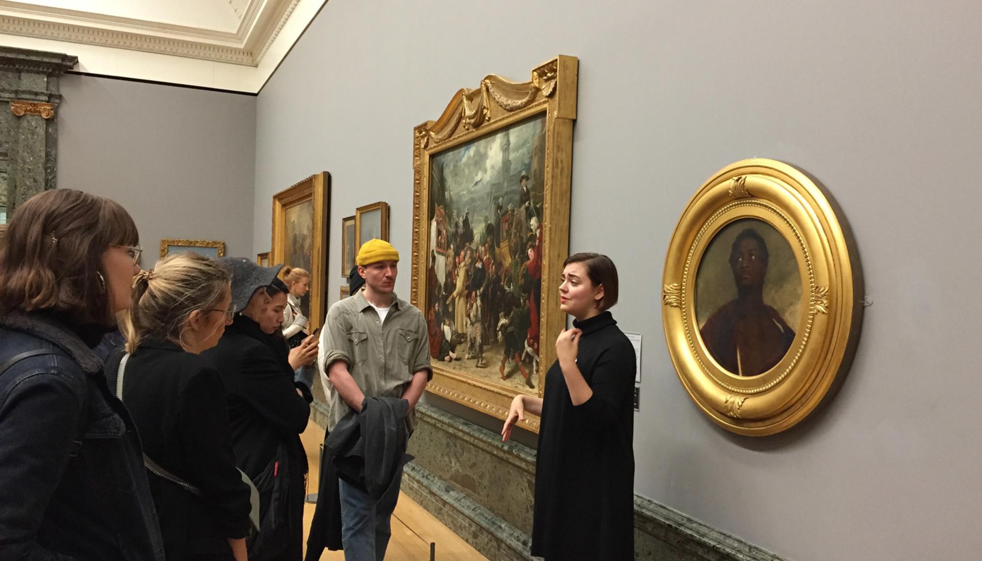 Alice Procter, en una de sus visitas incómodas a la Tate Britain de Londres