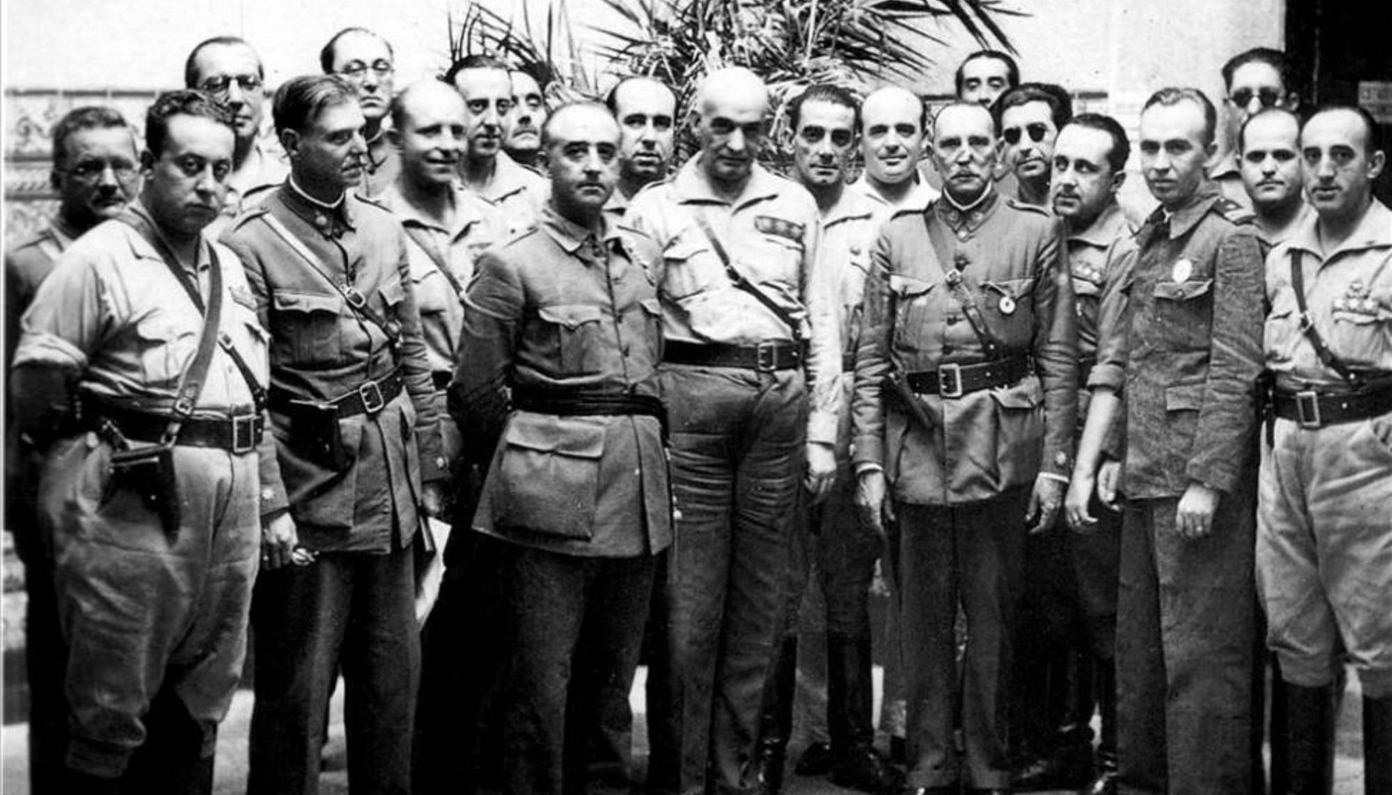 Generales felones reunidos en el Palacio de los Golfines de Arriba en 1936