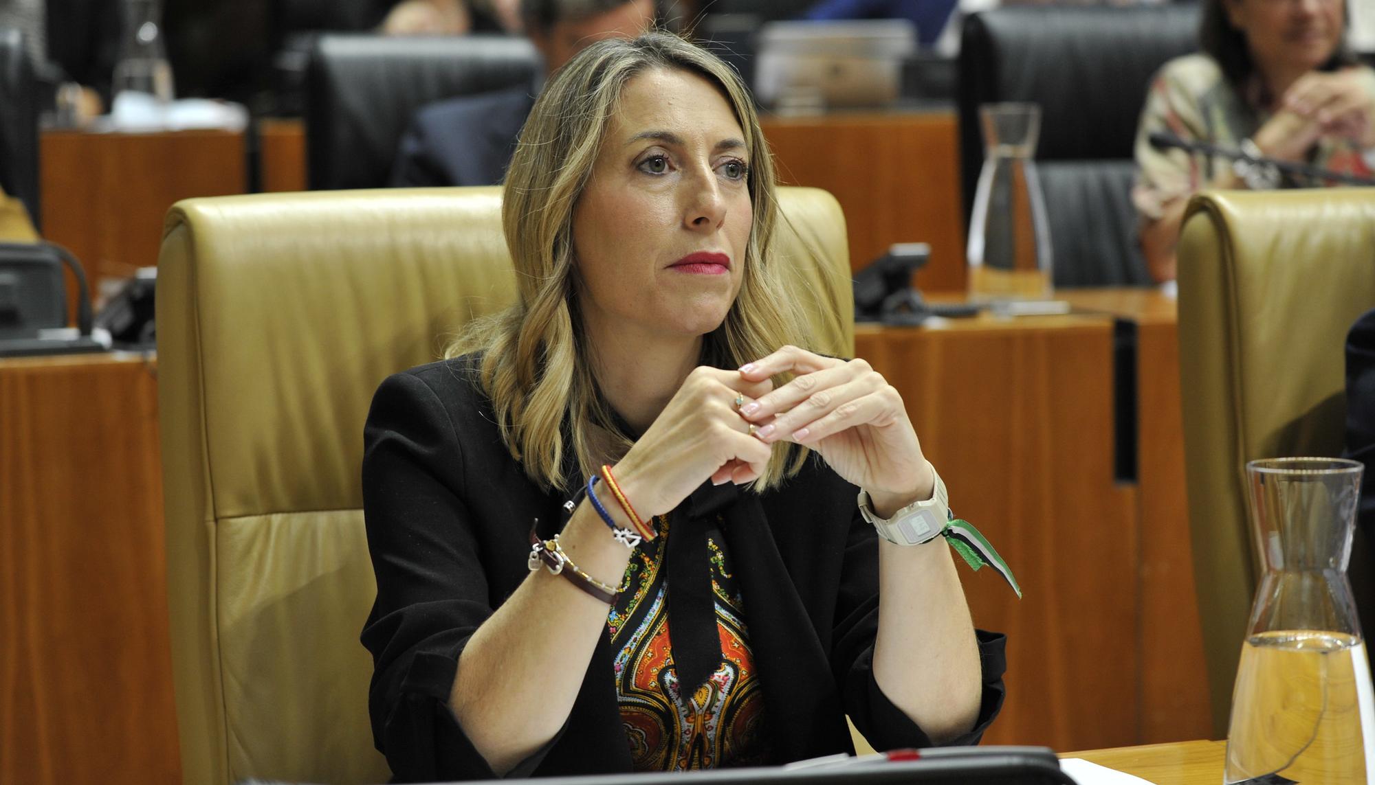 María Guardiola seria