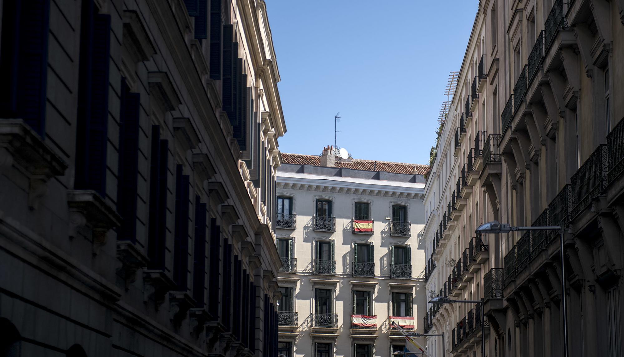 Balcones y banderas de España