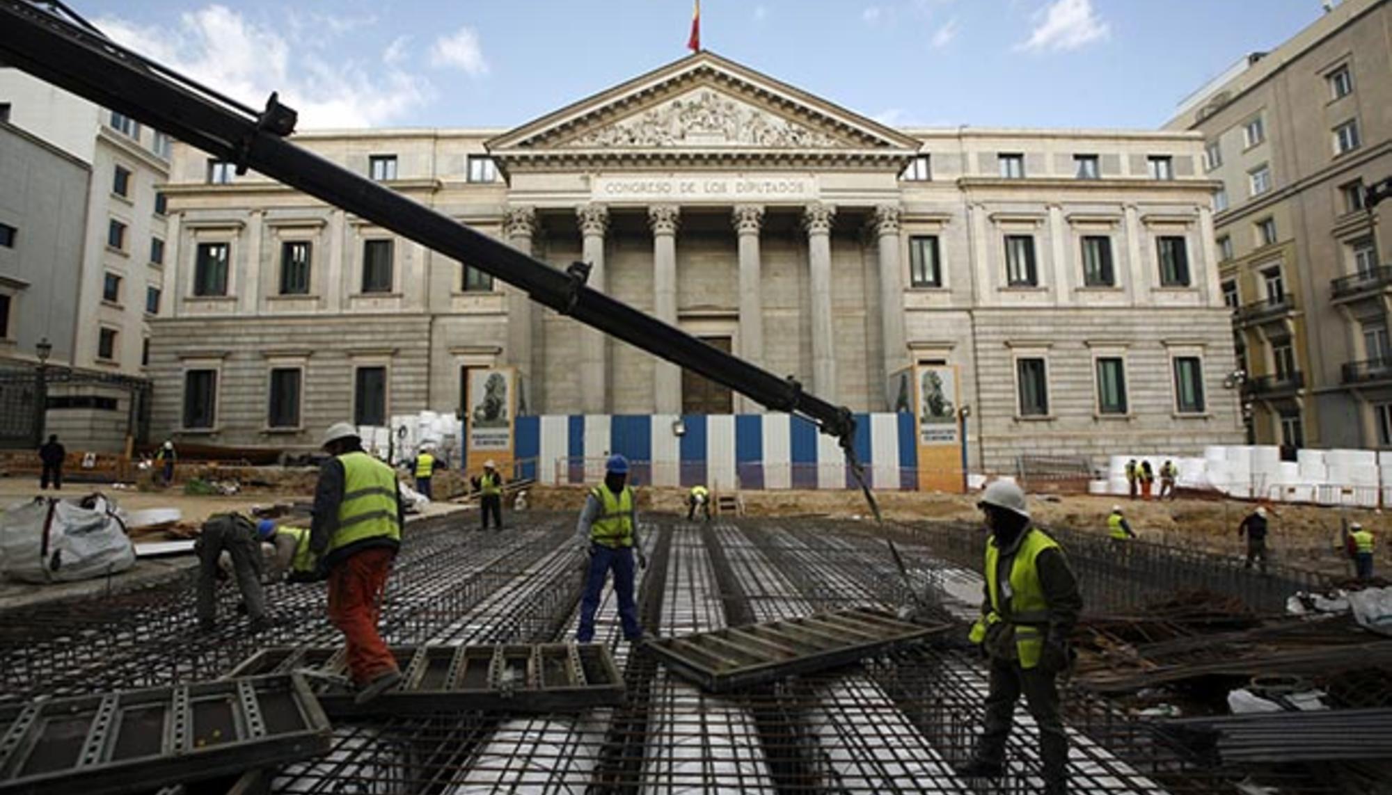 Trabajadores frente al Congreso de los Diputados.