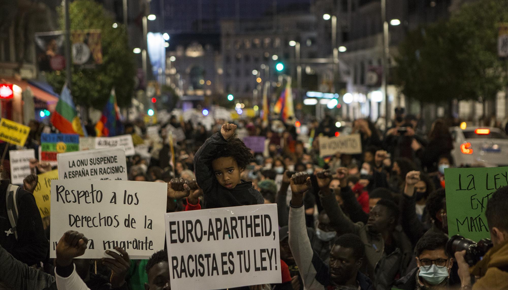 Manifestación antirracista en Madrid: Contra la violencia racista y los delitos de odio - 13