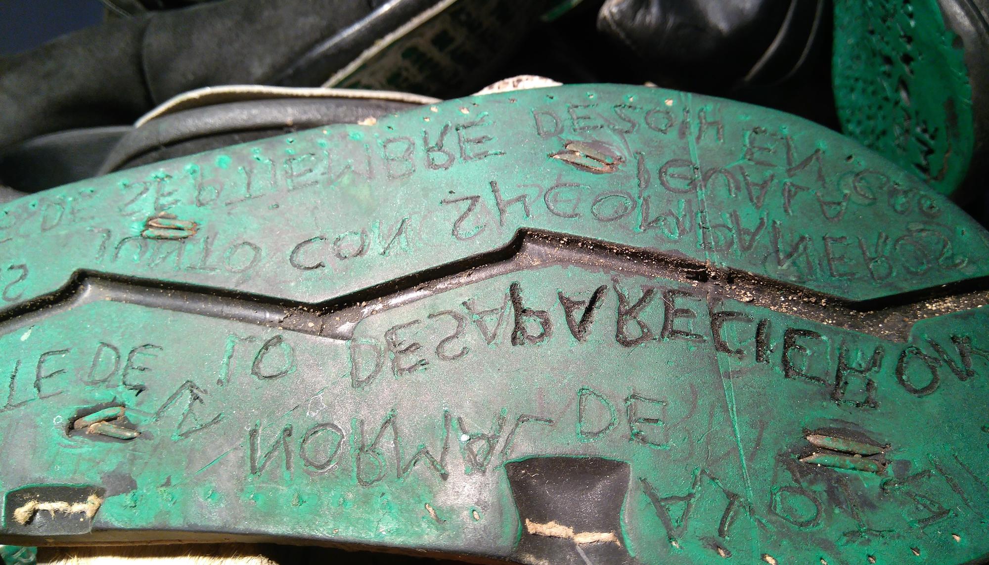 Zapatos que integran la exposición Huellas de la Memoria