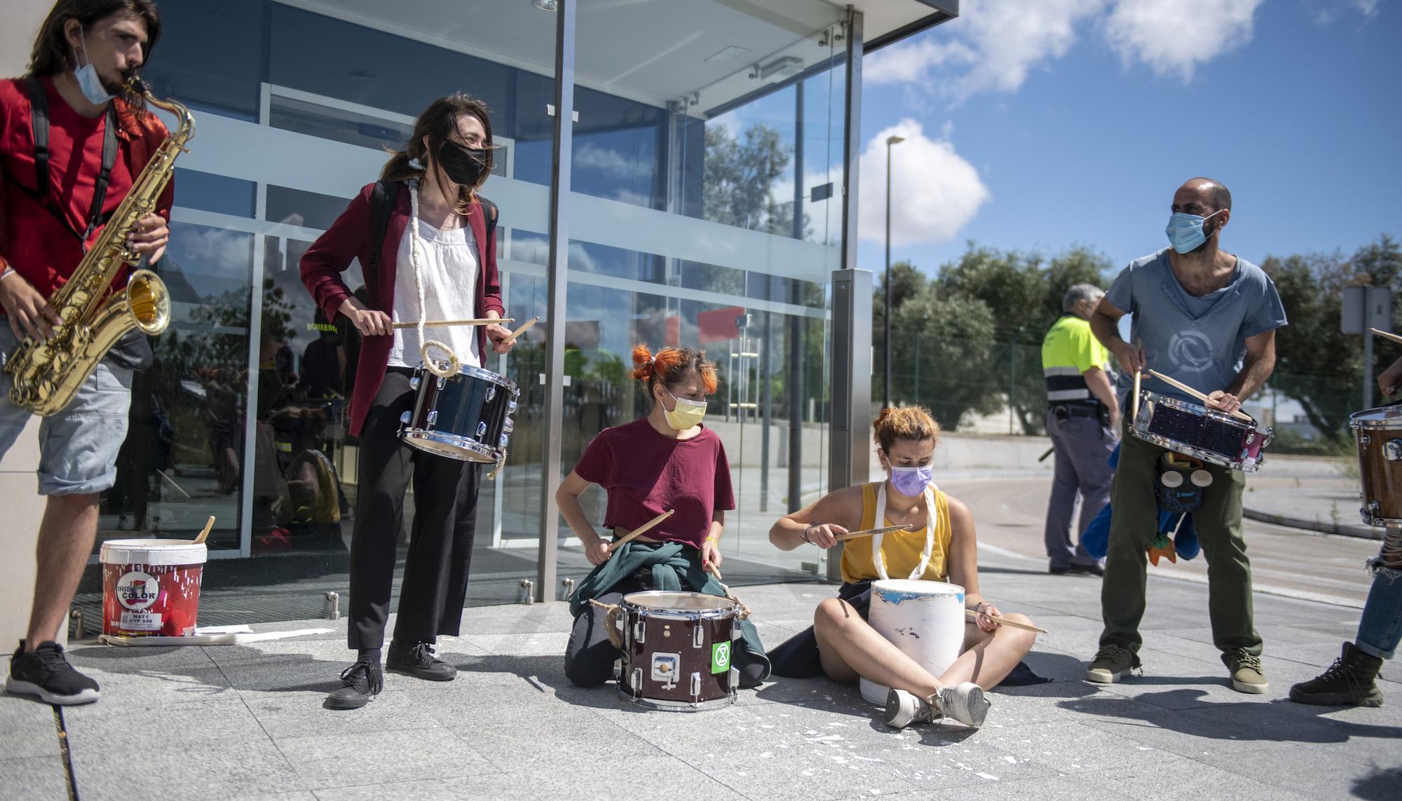 Rebelión por el Clima bloquea la sede de Repsol en Móstoles - 12