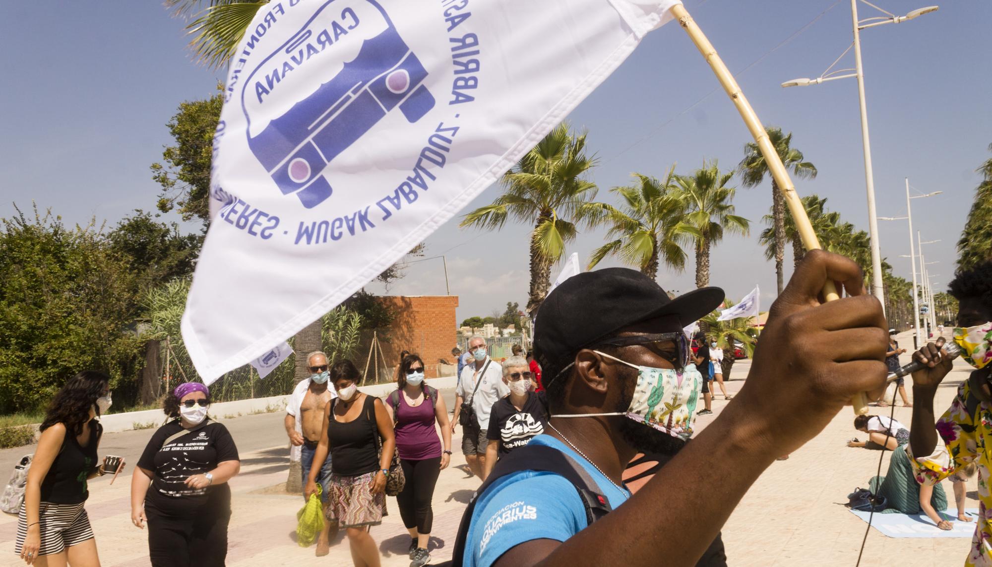 caravana abriendo fronteras aquarius