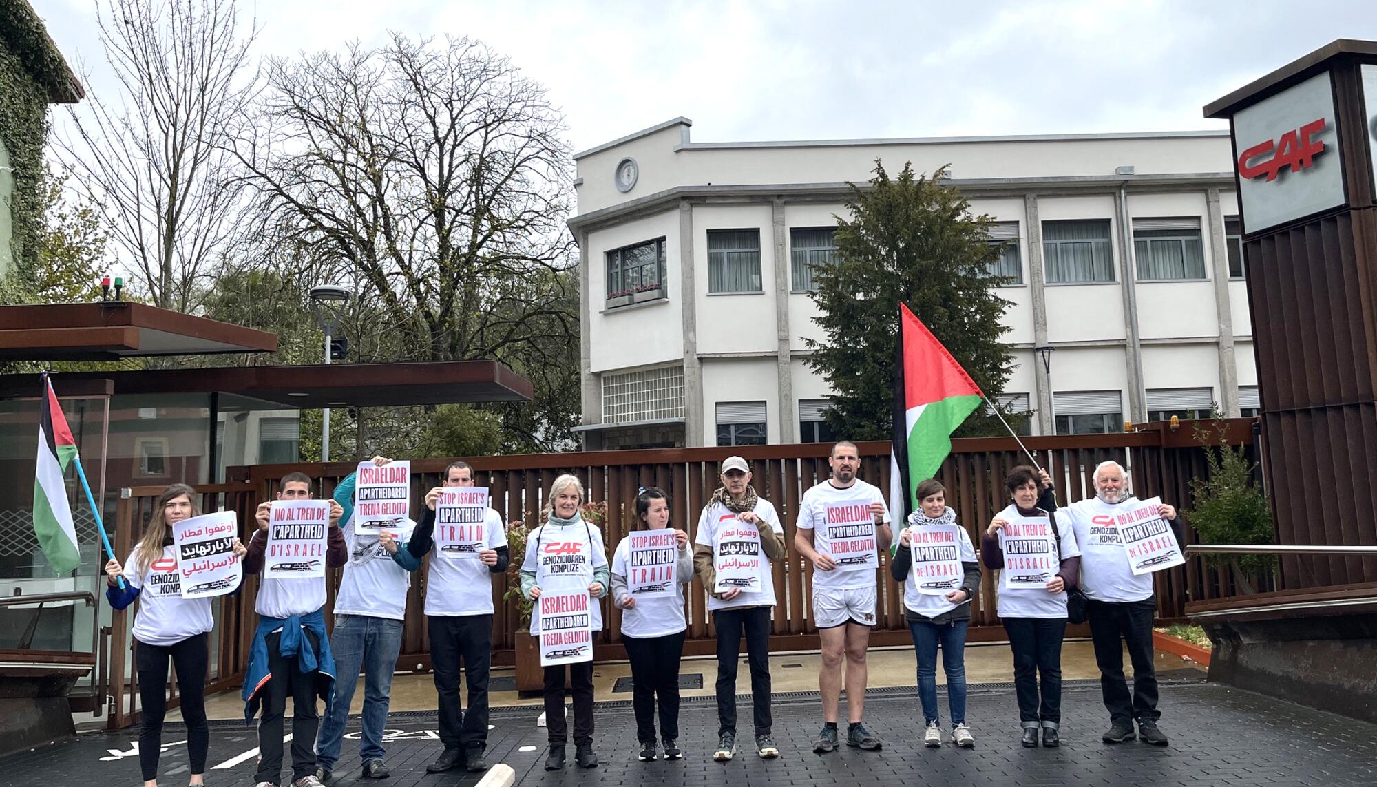 Protesta en la oficina de CAF en Beasain el 28 de marzo de 2026.