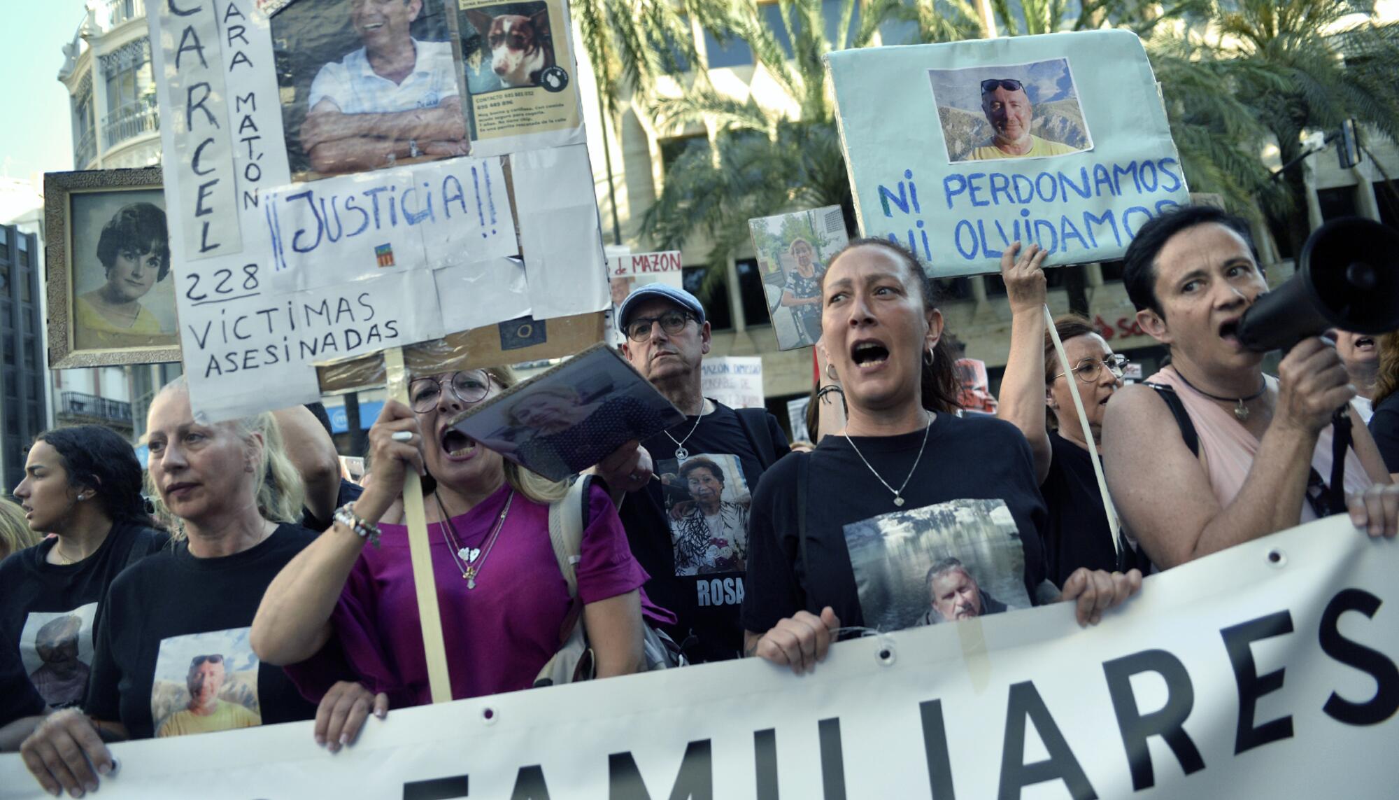Séptima manifestación Mazón Dimisisó, dia de la huelga - 3