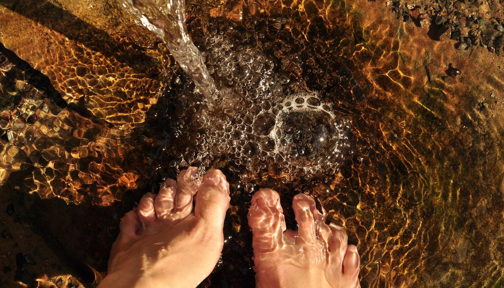 Pies en arroyo