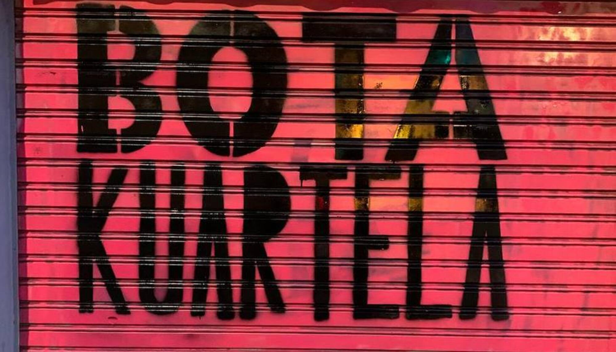 Pintada en Irala (Bilbo) para reclamar la reconversión del cuartel militar de Juan de Garay para uso civil