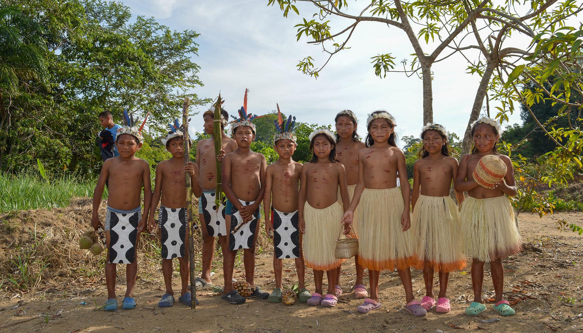 Niños indígenas pertenecientes a la comunidad multiétnica de Bogotá Cachivera