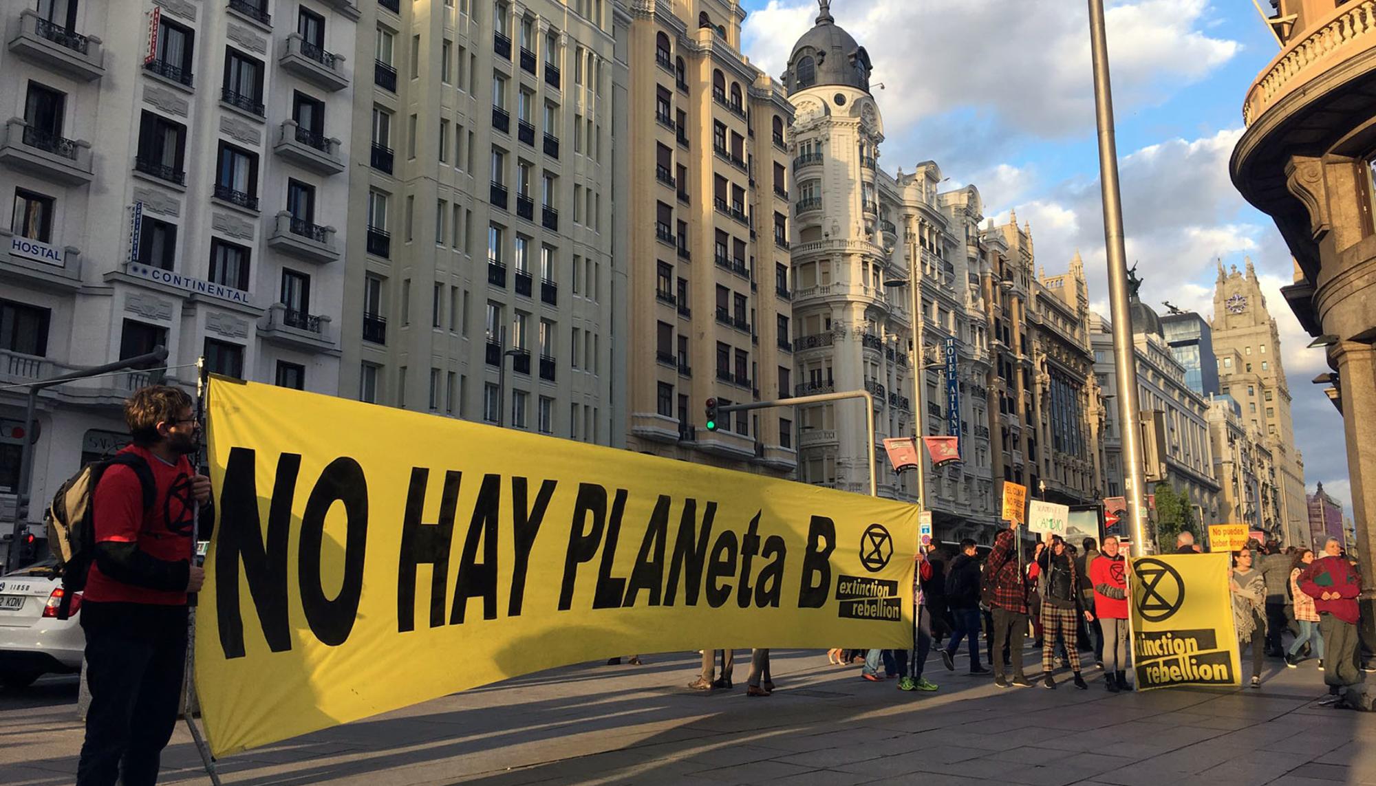 extinction rebellion madrid gran via