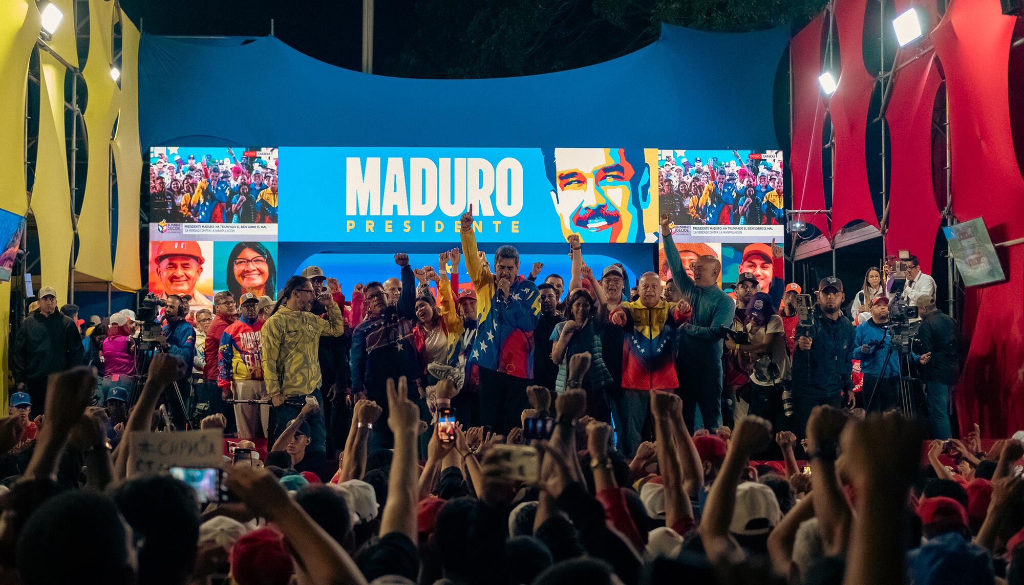 Nicolás Maduro comparece a medianoche del 28 de julio en el Palacio Miraflores tras conocerse los resultados.