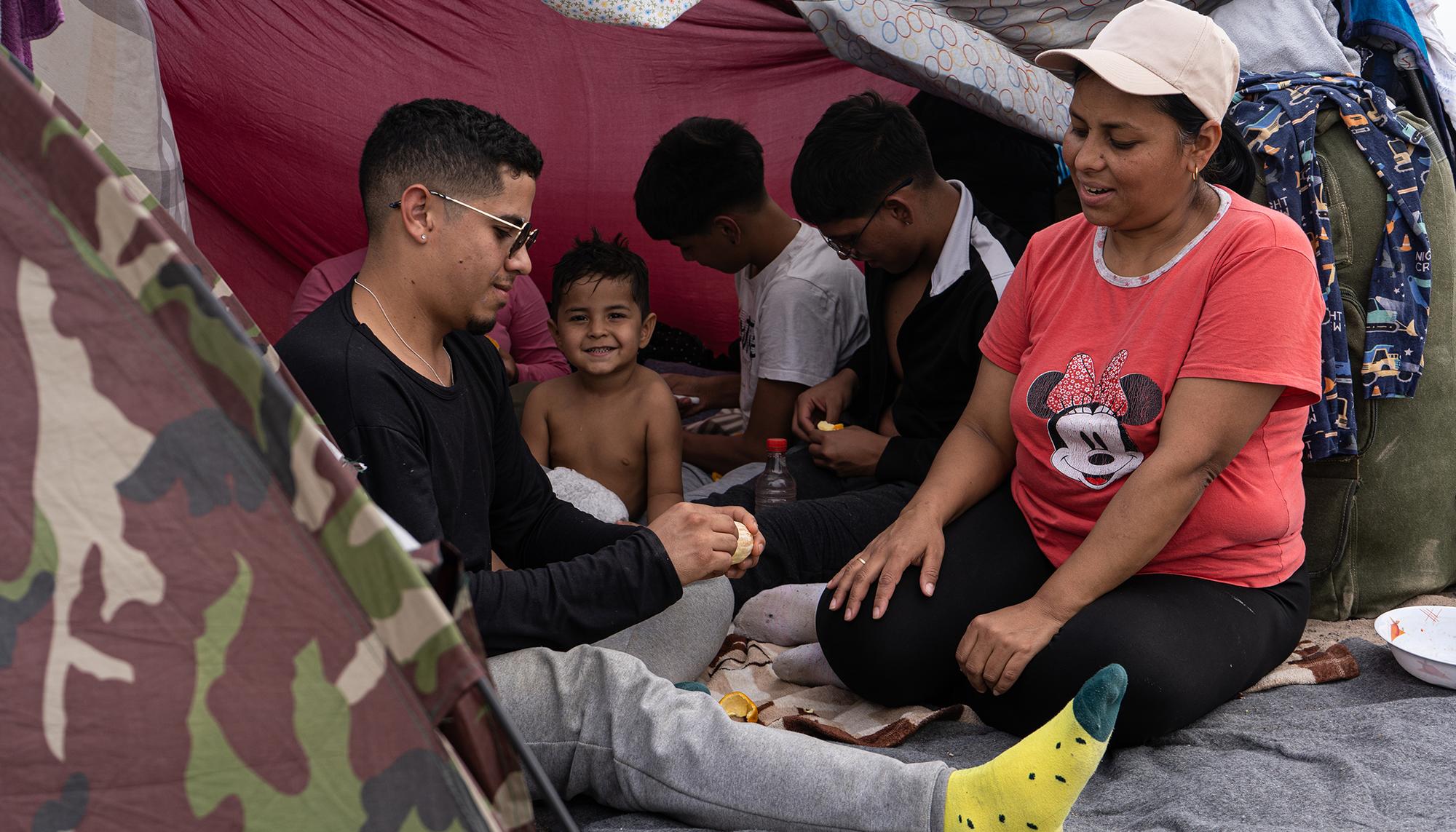 Un mes varados en la frontera entre Chile y Perú - 8