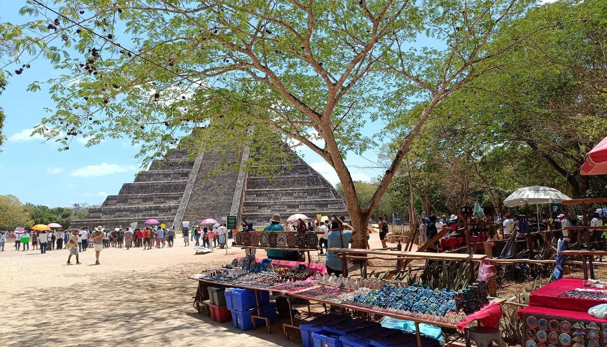 chichen-itza-artesanos