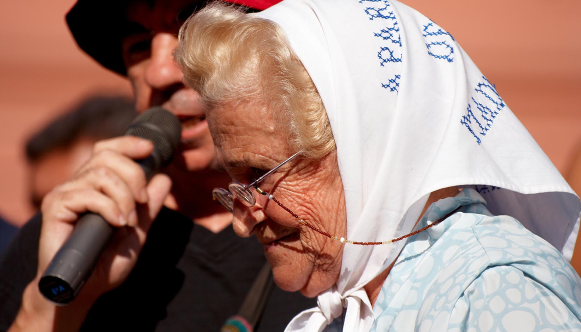 Abuelas de Plaza de Mayo.