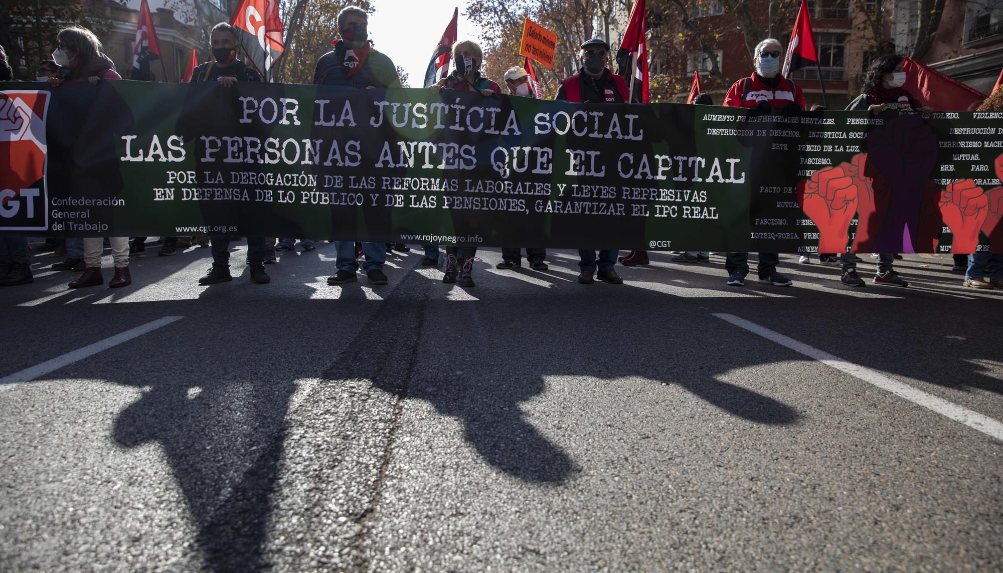 Manifestacion CGT Las personas antes que el capital - 1