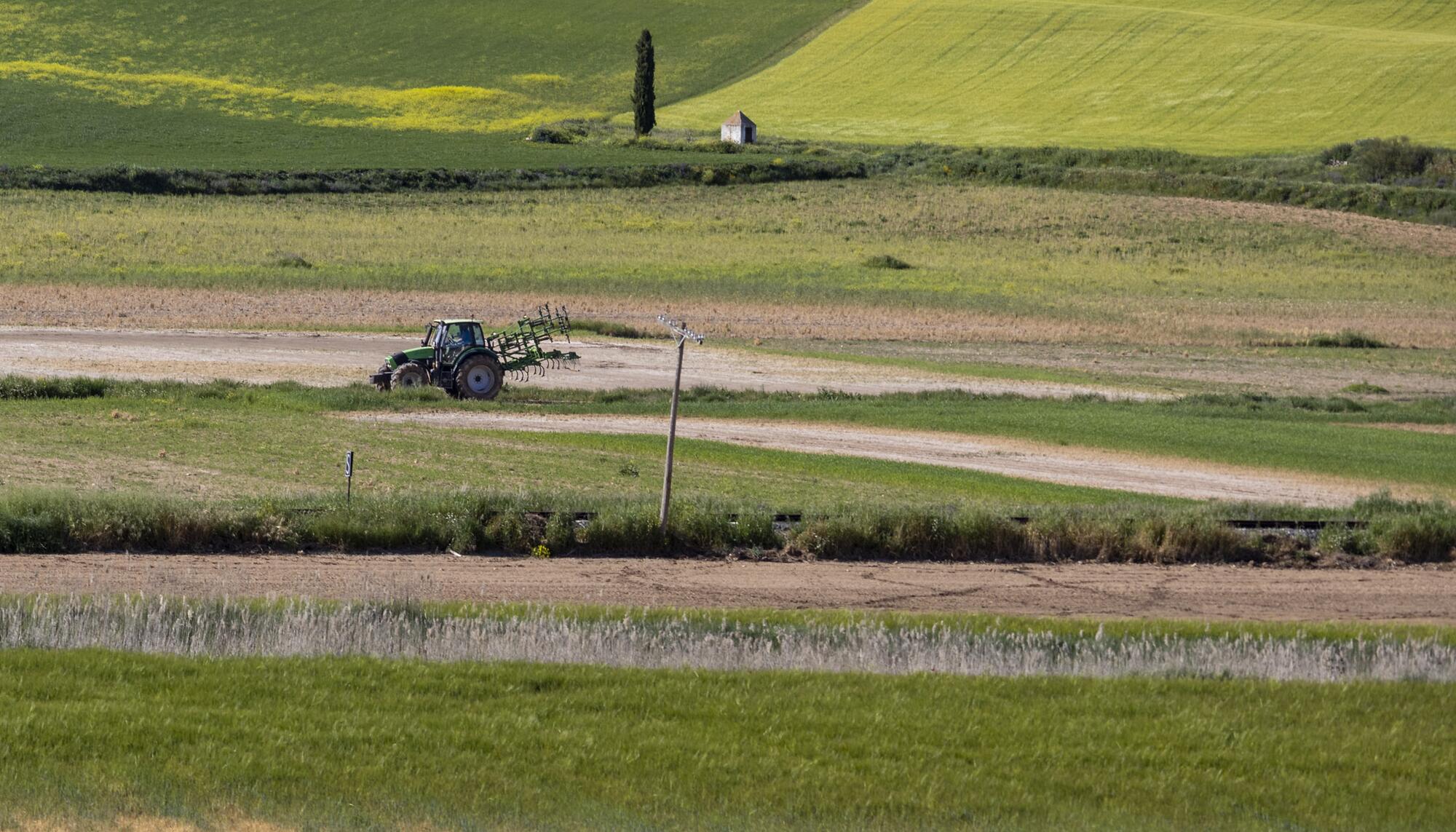 Varios autovía A3 - 7 Campos cultivo tractor