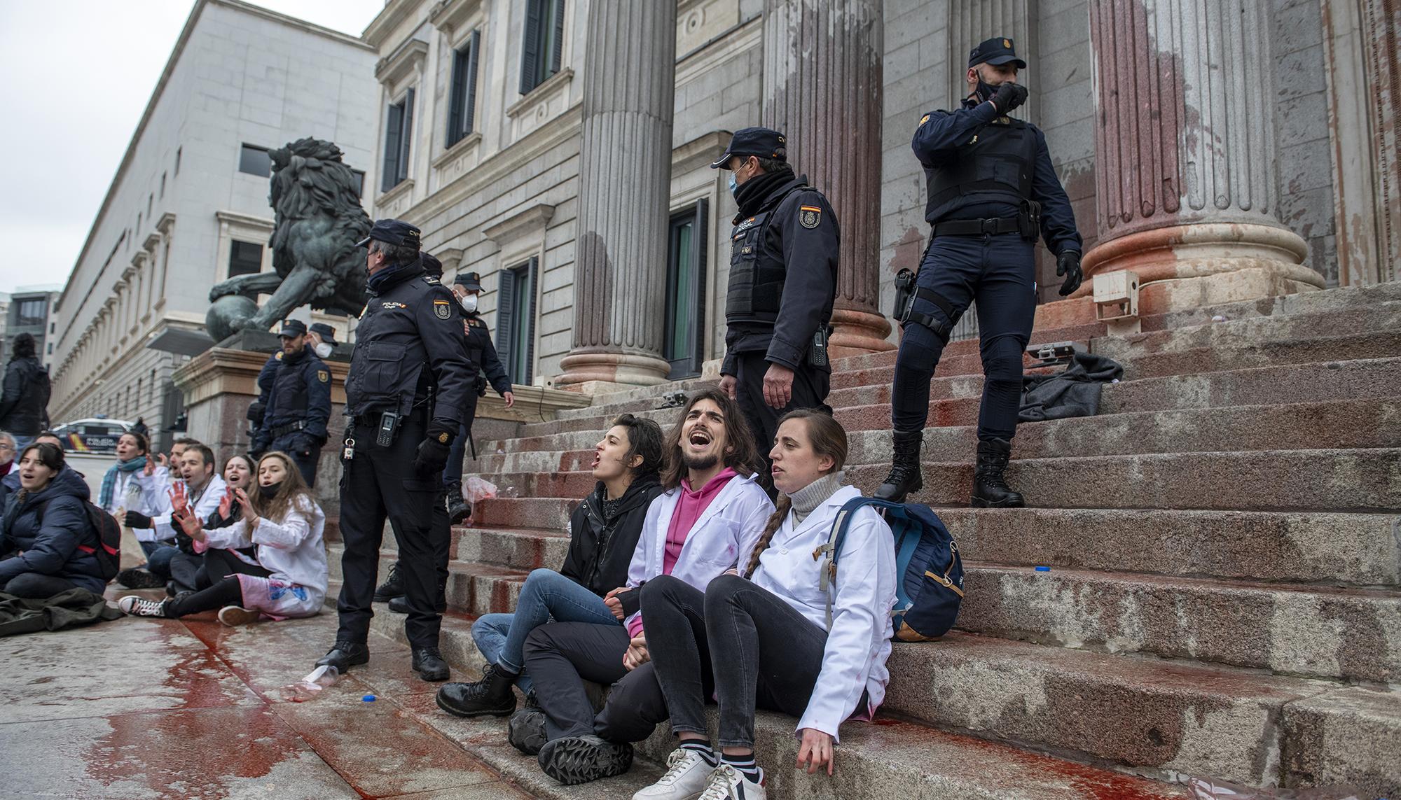 La Rebelión Científica tiñe de rojo el Congreso el 6 de abril de 2022. - 2