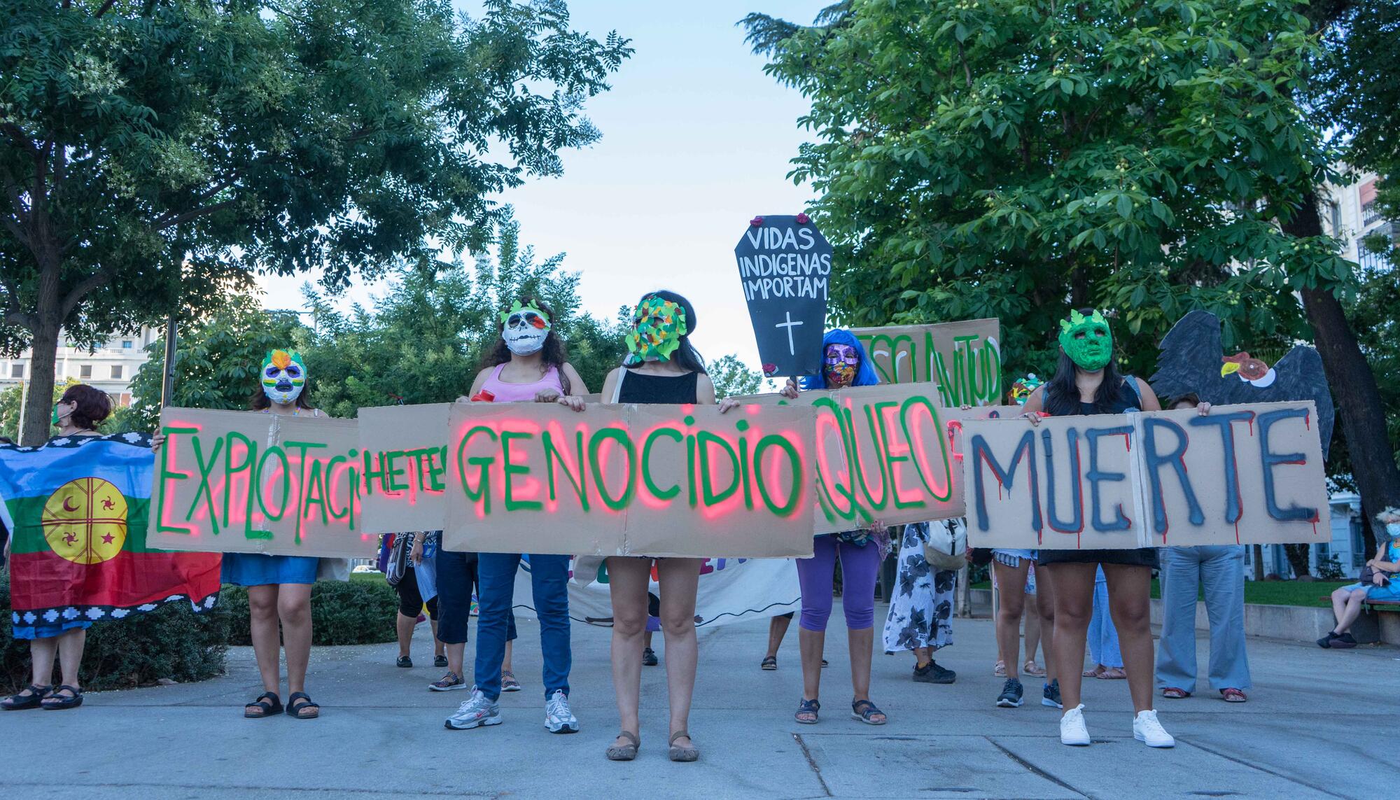 Acción antirracista Colón en llamas 2