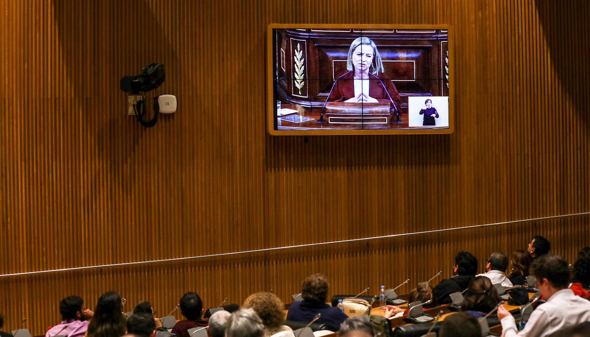 Los periodistas siguen la sesión de investidura en la sala Ernest Lluch del Congreso de los Diputados - 4