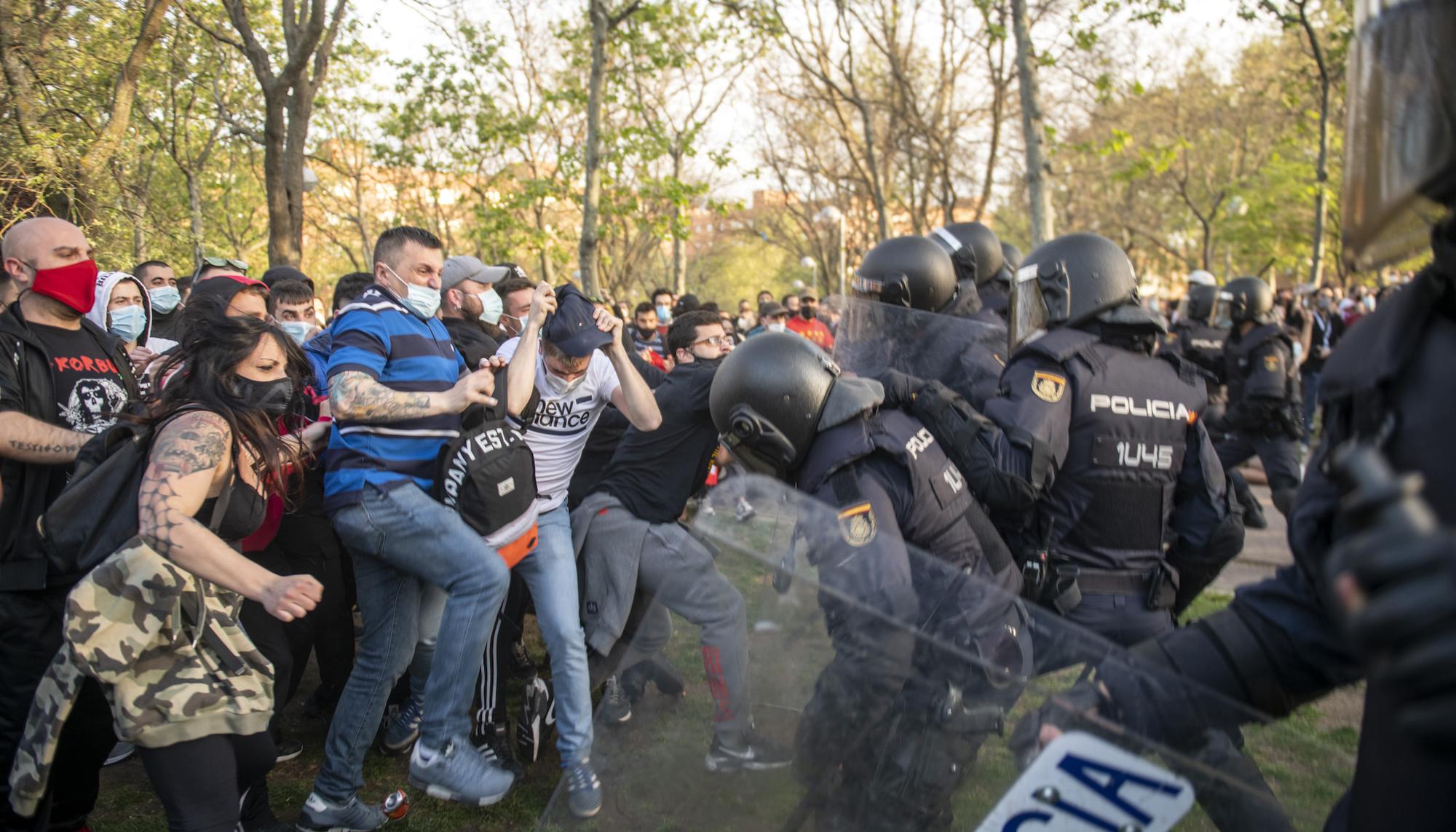 Mitín de Vox en Vallecas y carga policial - 20