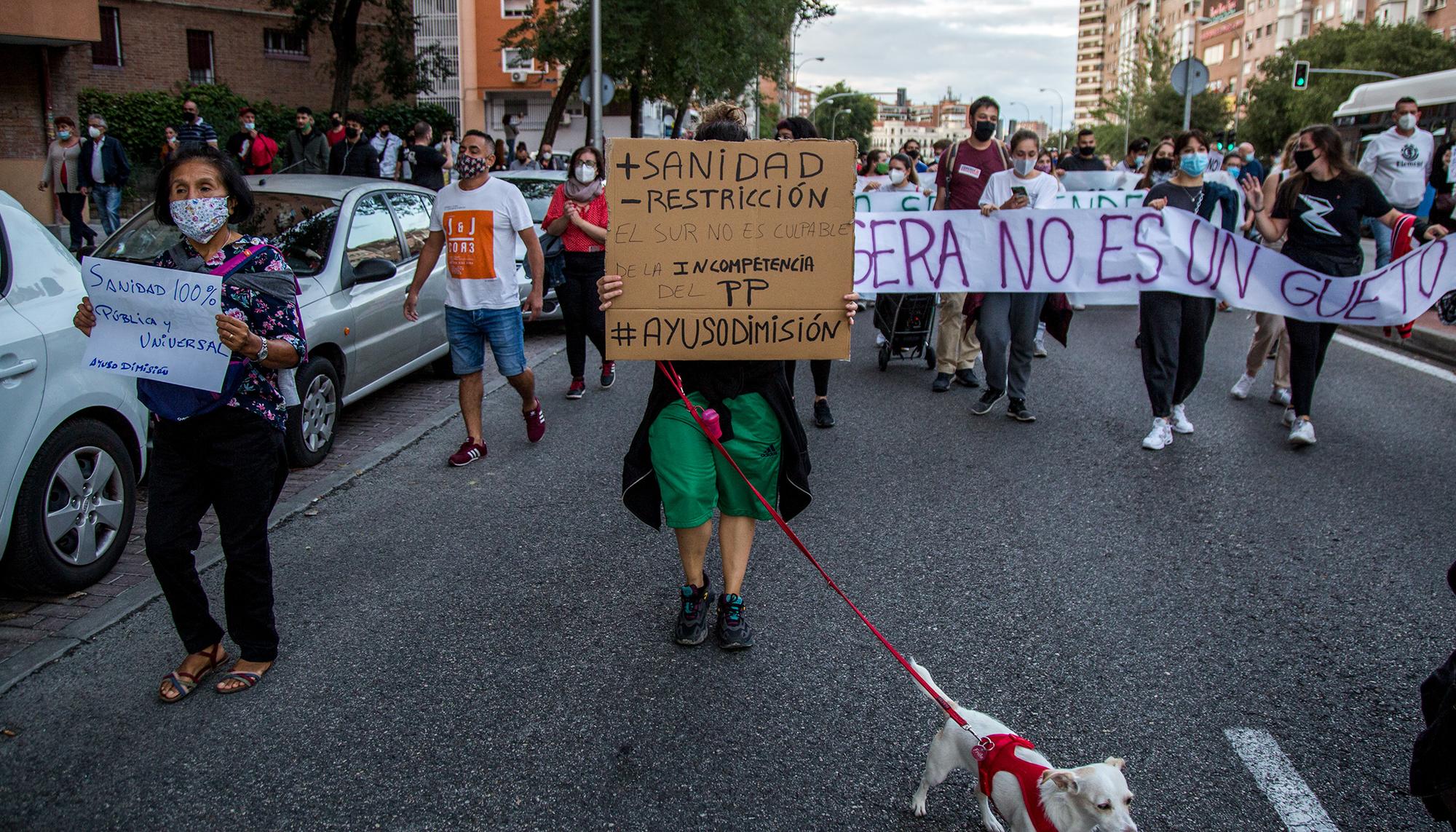 Concentración en Usera contra las limitaciones a la movilidad impuestas por el Gobierno de la Comunidad de Madrid  - 6