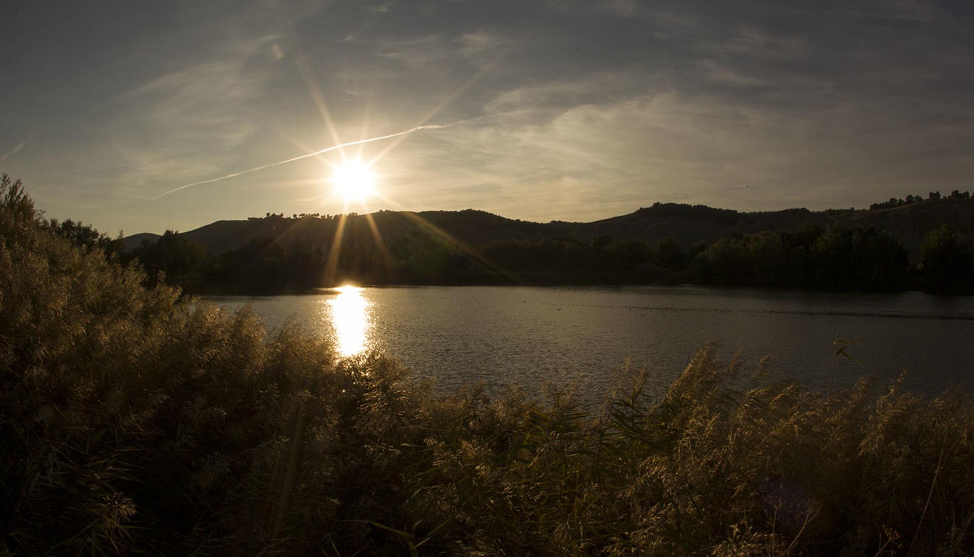 Atardecer en una de las lagunas del Soto de las Juntas.