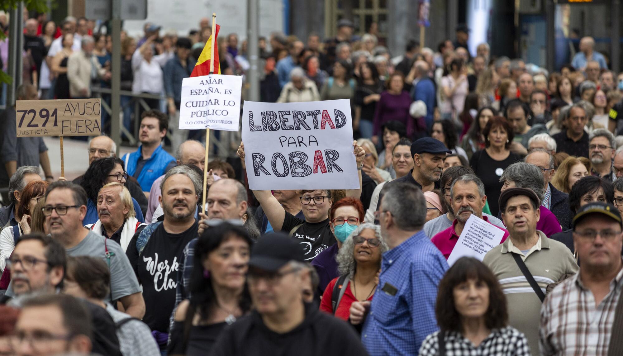 Manifestación Ayuso dimisión 06-04-24 - 8