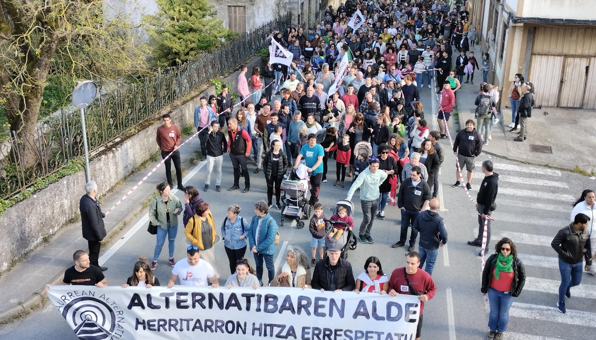 Manifestación en Altsasu contra el TAV y a favor de la alternativa 1