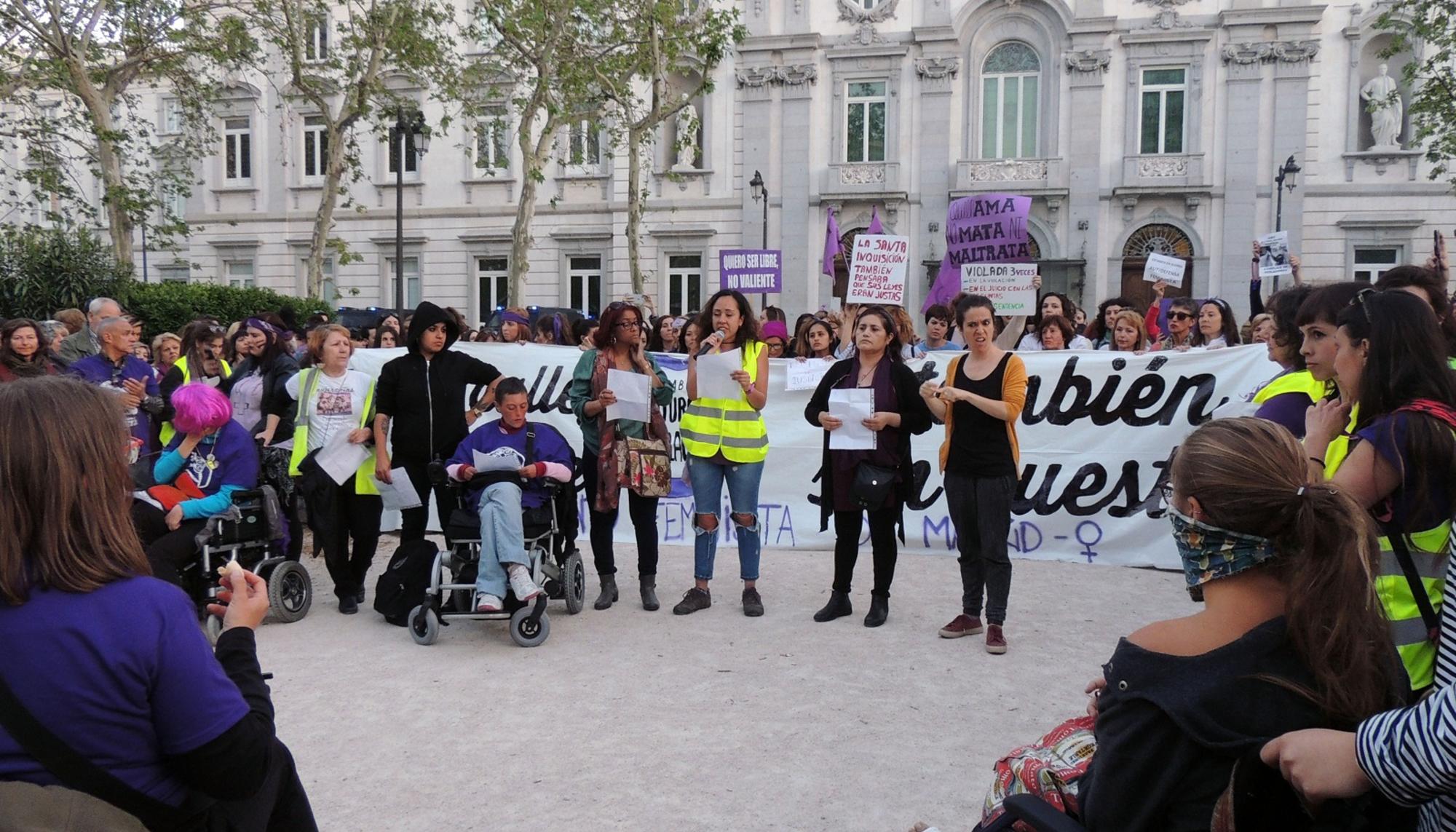 Manifestación feminista manada ela 5