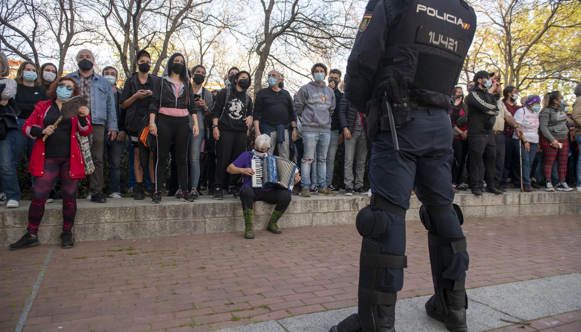 Mitín de Vox en Vallecas y carga policial - 12