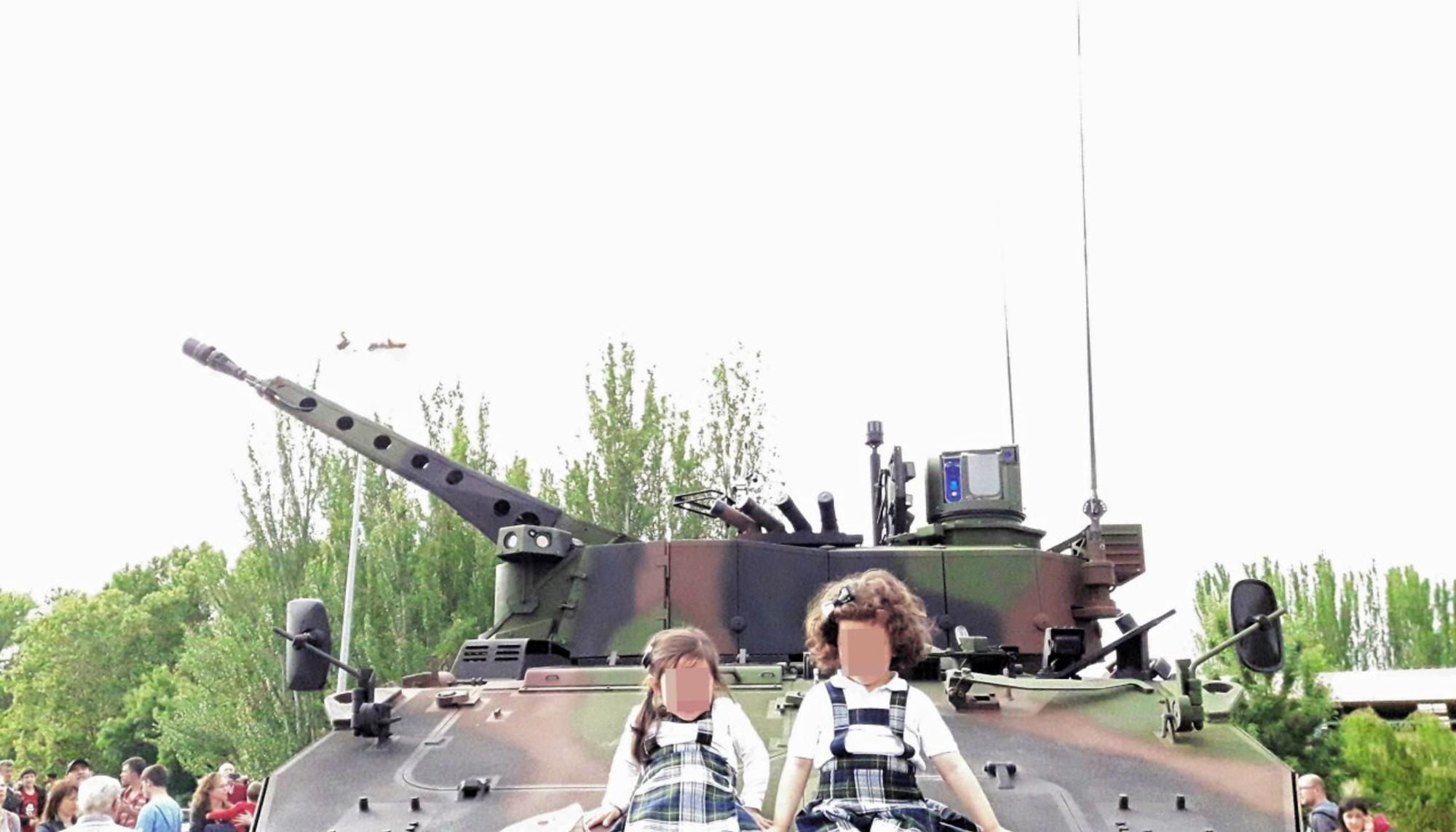 Niñas en tanque
