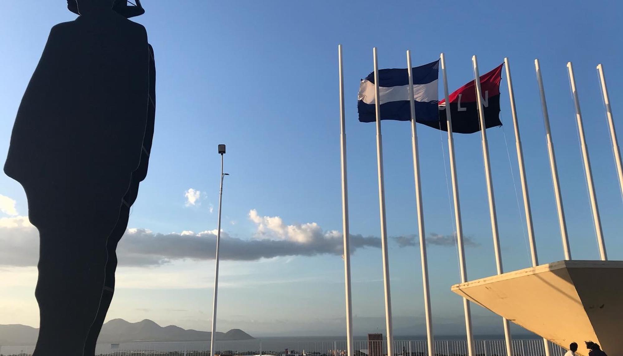 La sombra de Sandino desde Tiscapa (Managua)