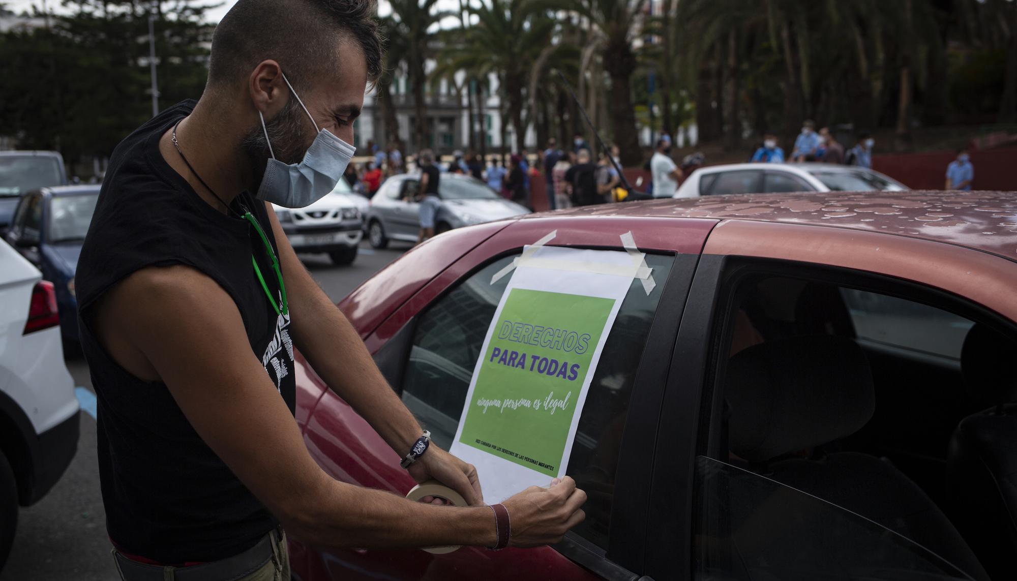 Una caravana de vehículos marcha en Gran Canaria por los derechos de las personas migrantes y las "fronteras seguras" - 7