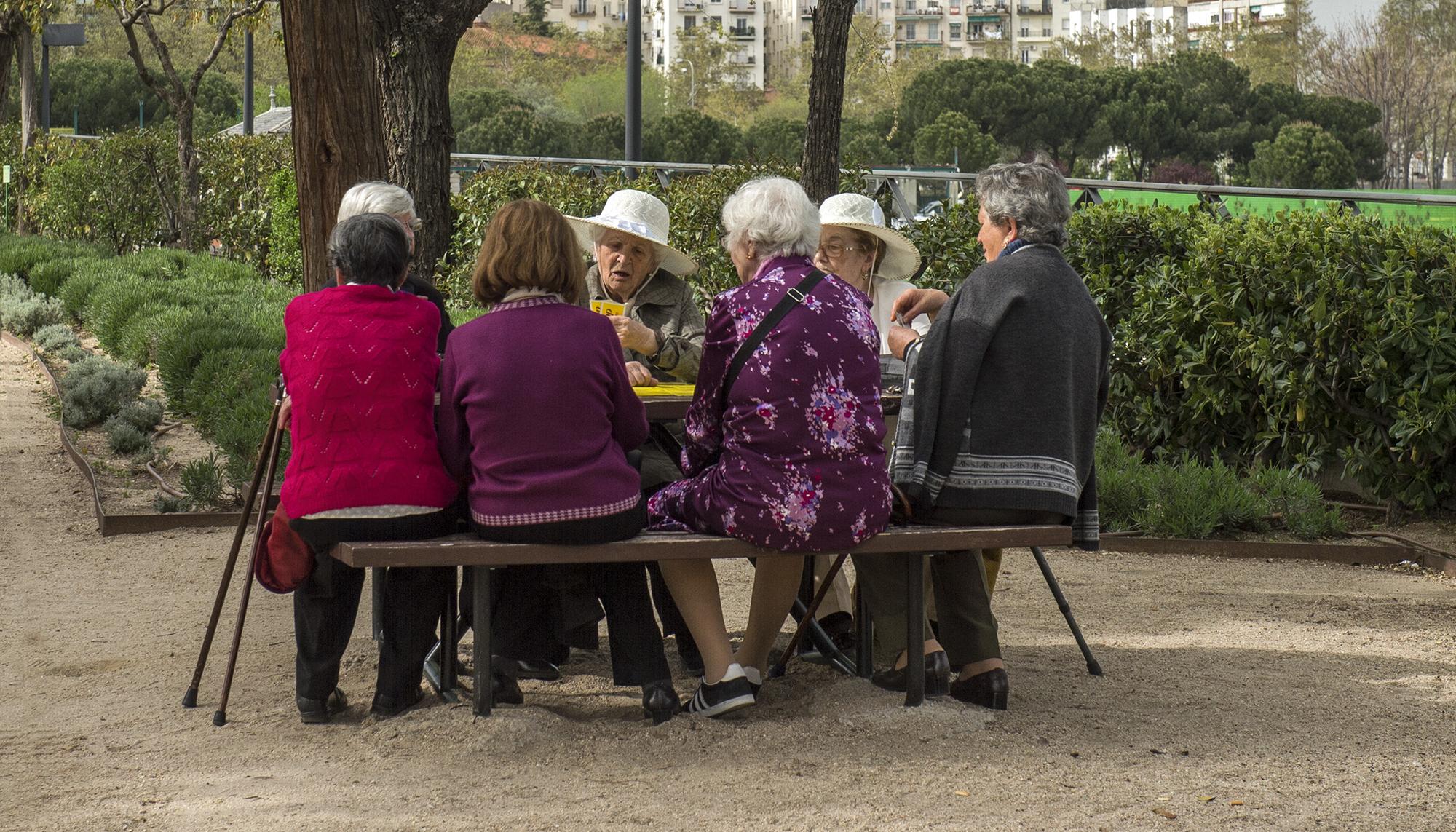 Partida de cartas señoras