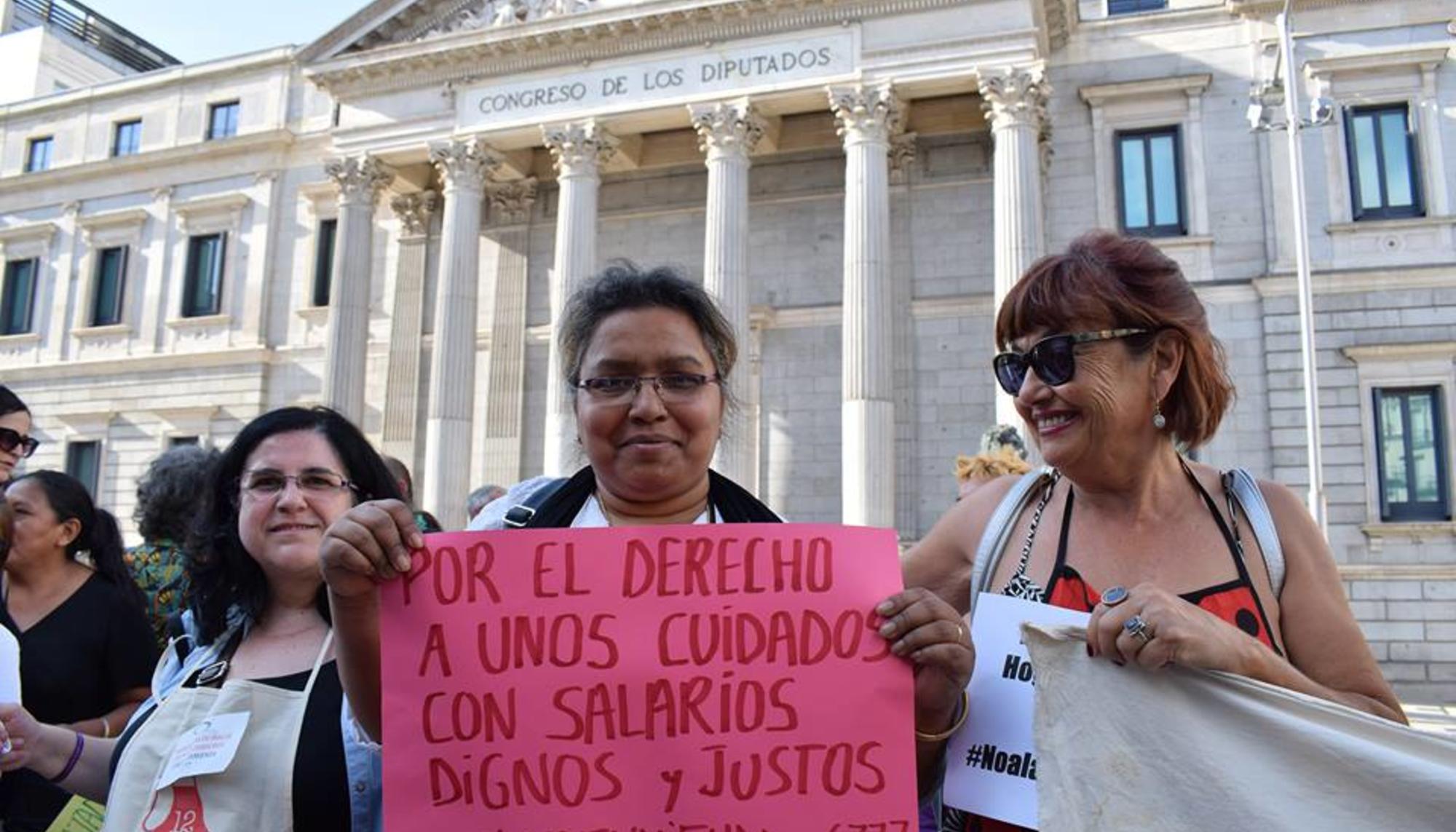 Concentración empleadas de hogar en el Congreso.